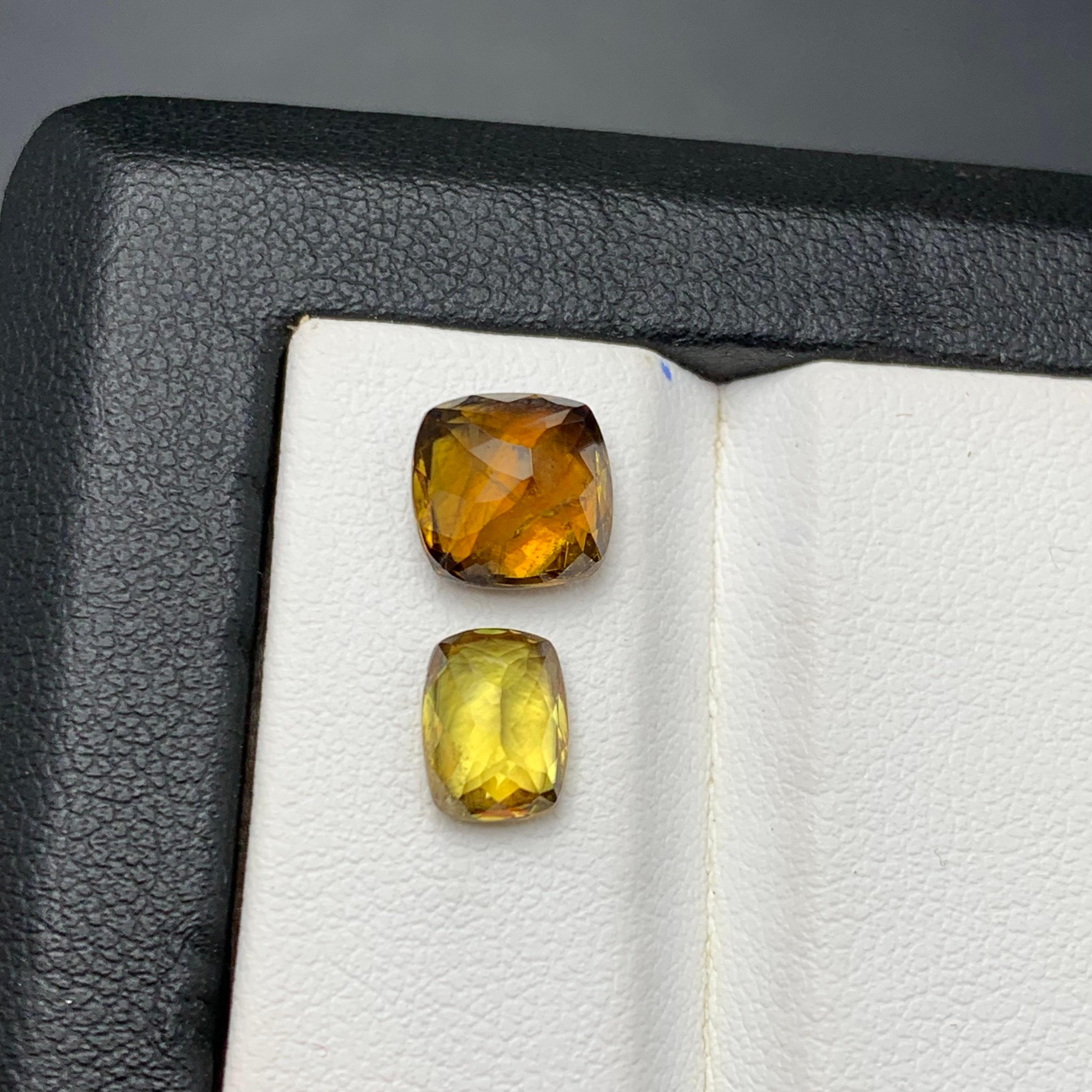 Women's or Men's Yellow & Brown Natural Sphene/Titanite Loose Gemstones 4.10 Ct Cushion Cut-Jewel For Sale