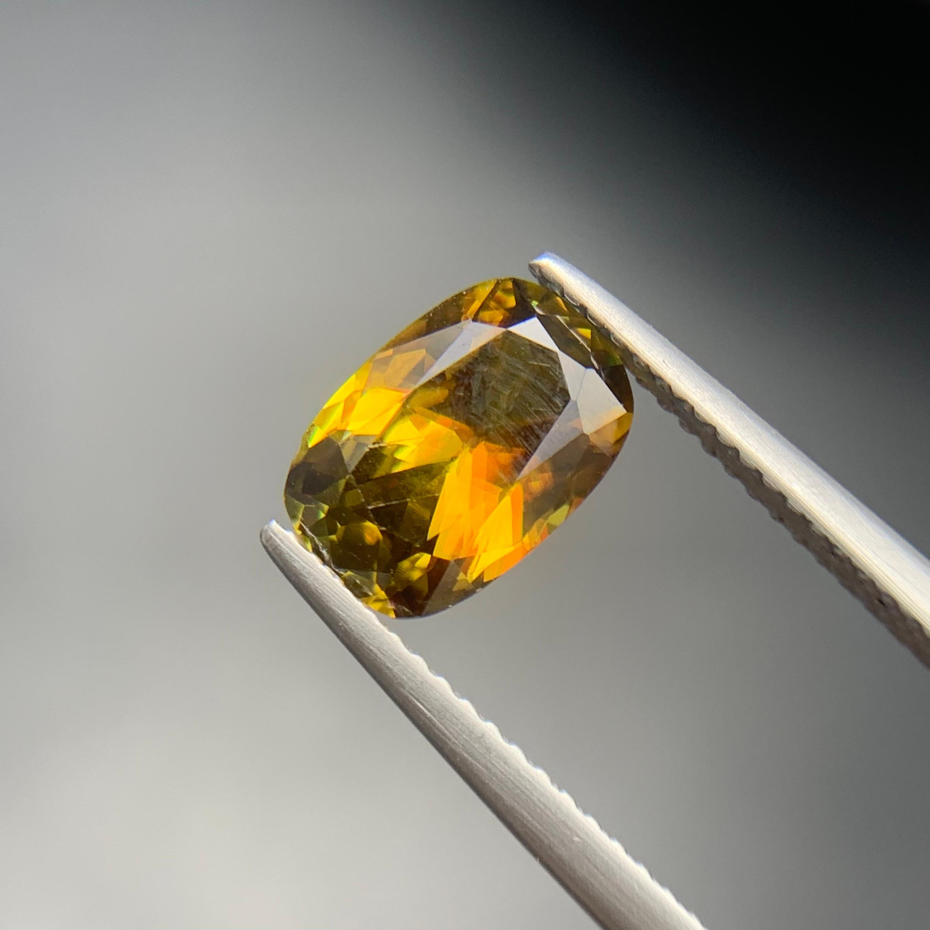 Yellow Brown Natural Sphene (Titanite) Ring Loose Gemstone 2.20 Ct Oval Cut For Sale 5
