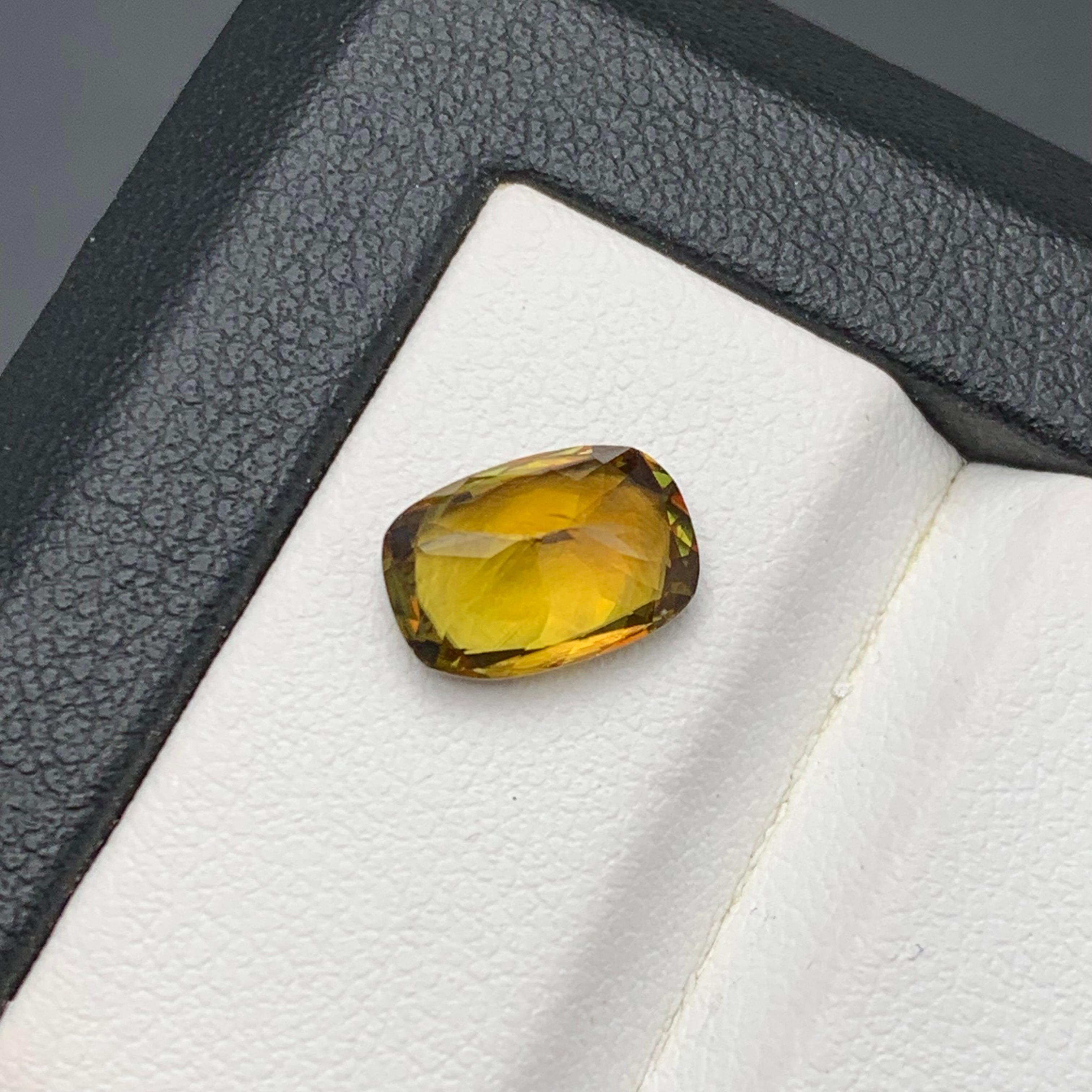 Yellow Brown Natural Sphene (Titanite) Ring Loose Gemstone 2.20 Ct Oval Cut For Sale 1