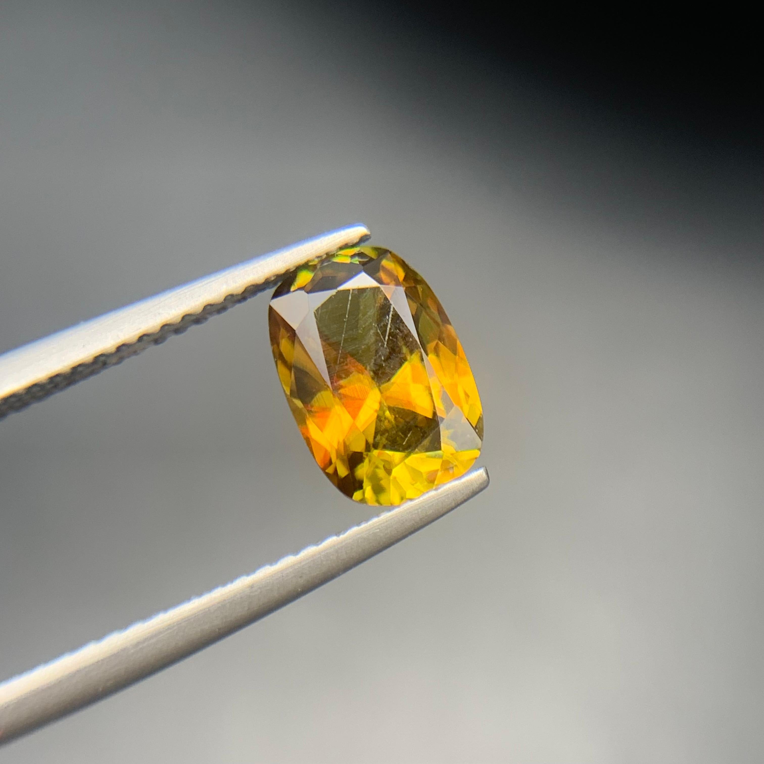 Yellow Brown Natural Sphene (Titanite) Ring Loose Gemstone 2.20 Ct Oval Cut For Sale 2