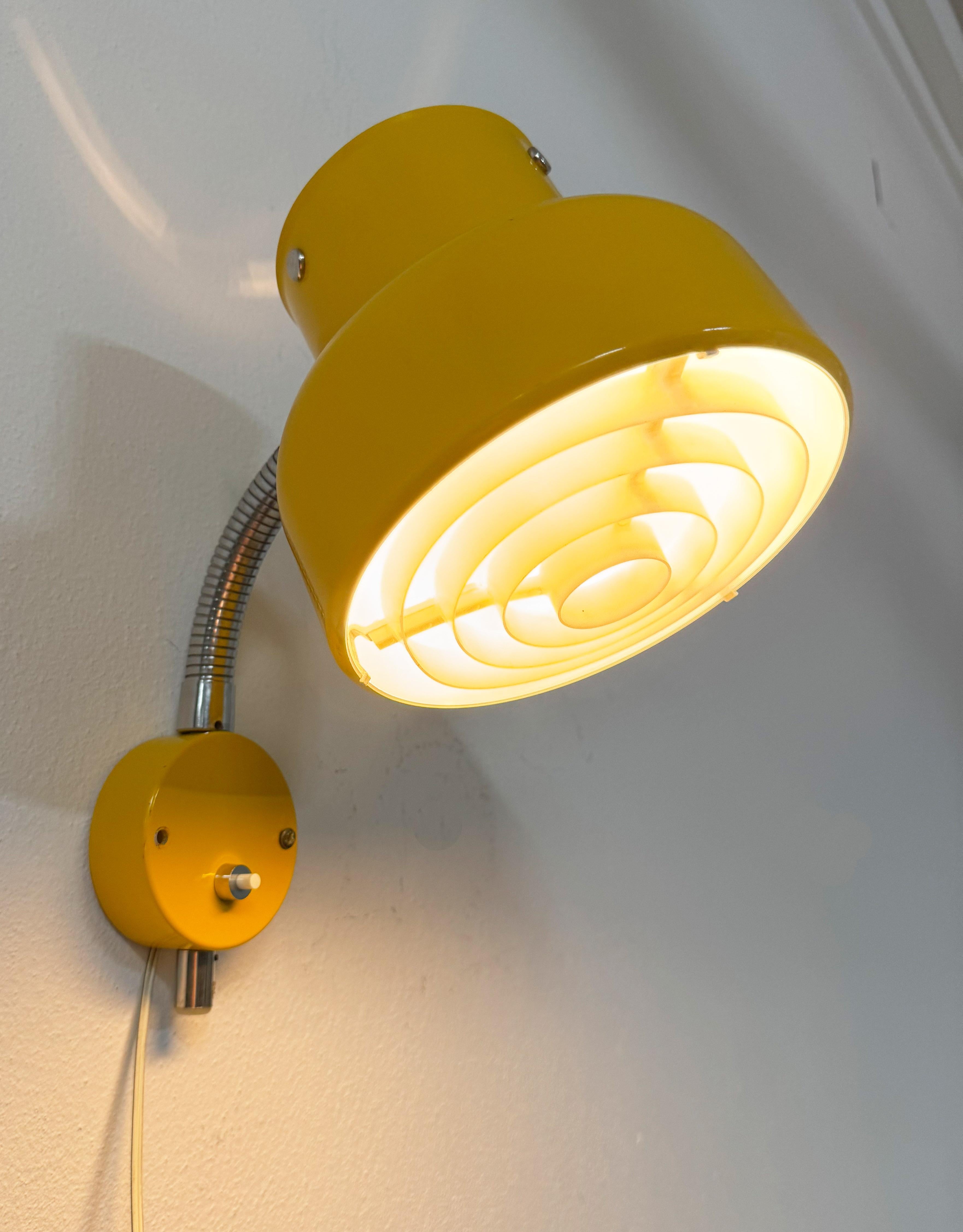 Lámpara de pared Bumling amarilla de Ateljé Lyktan en venta 5