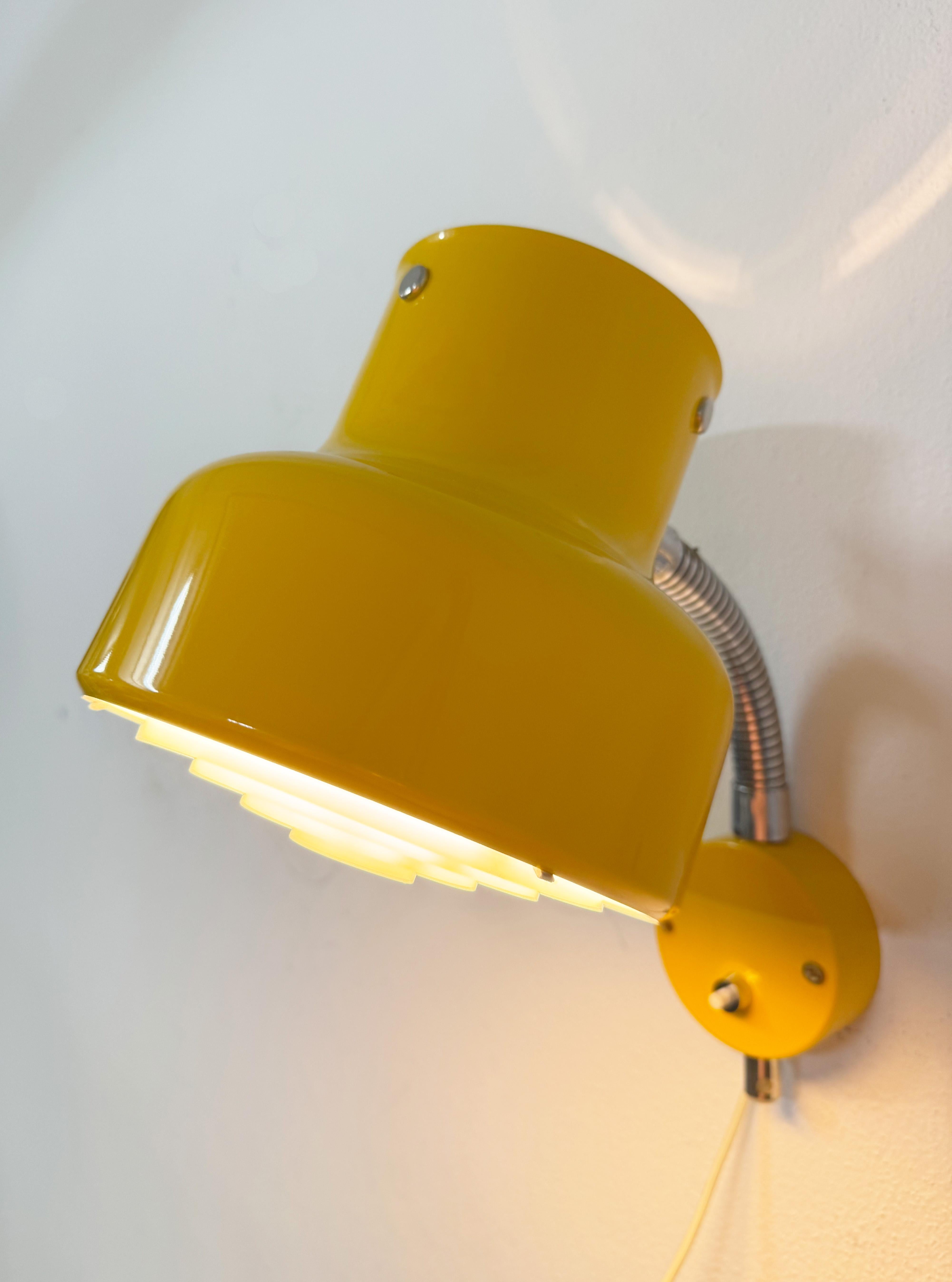 Lámpara de pared Bumling amarilla de Ateljé Lyktan en venta 7