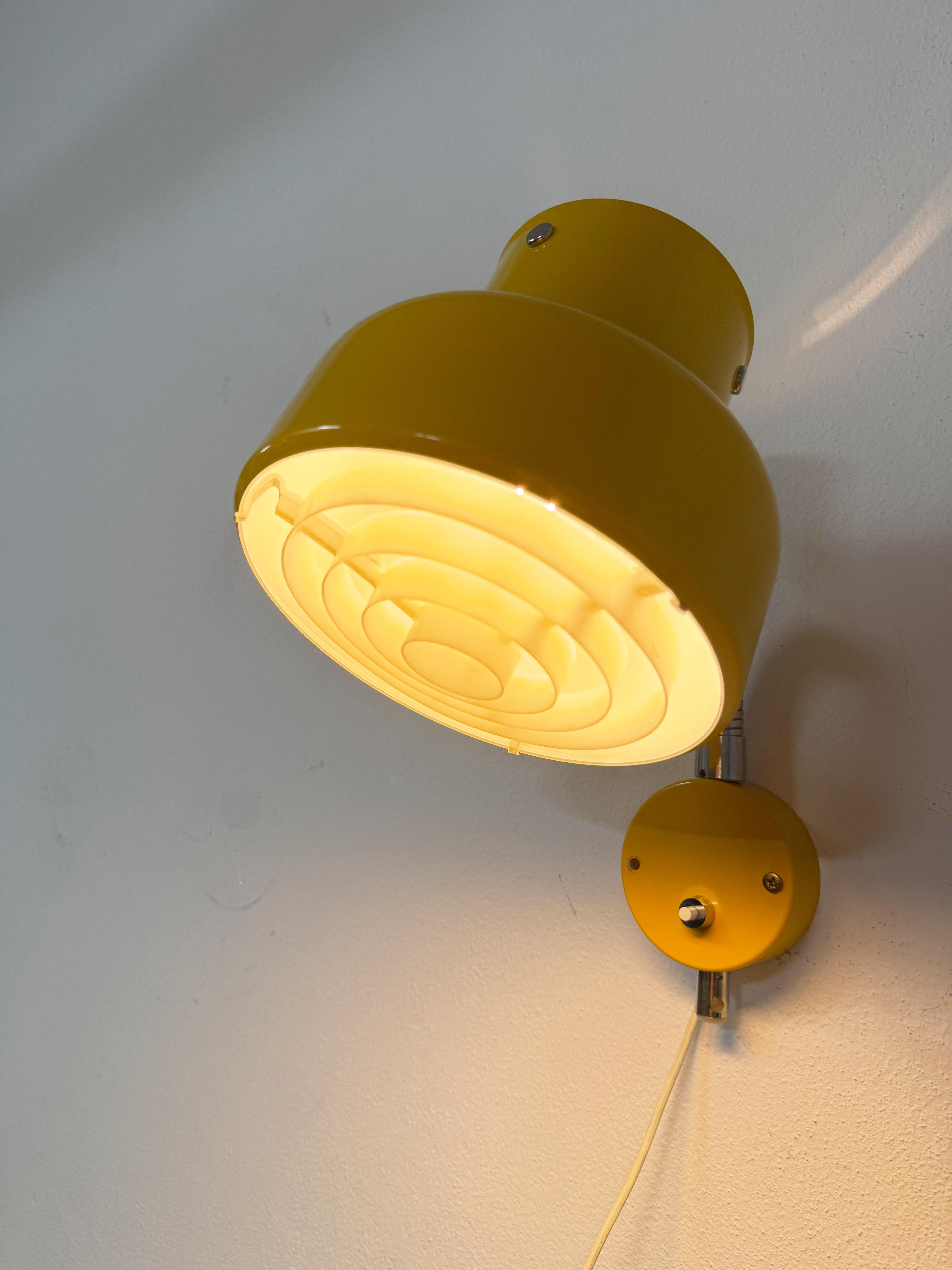 Lámpara de pared Bumling amarilla de Ateljé Lyktan en venta 9