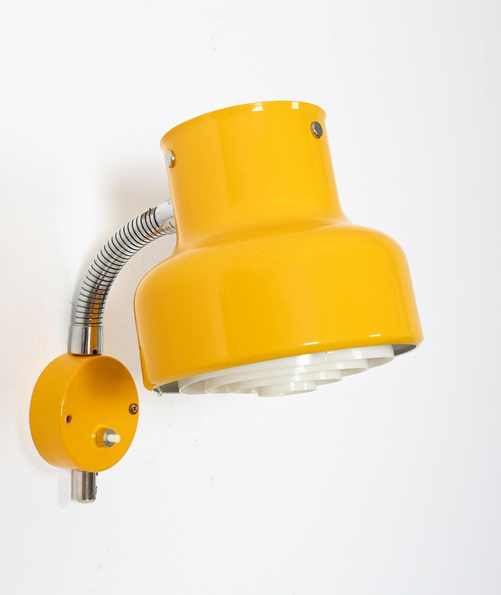 Lámpara de pared Bumling amarilla de Ateljé Lyktan Escandinavo moderno en venta