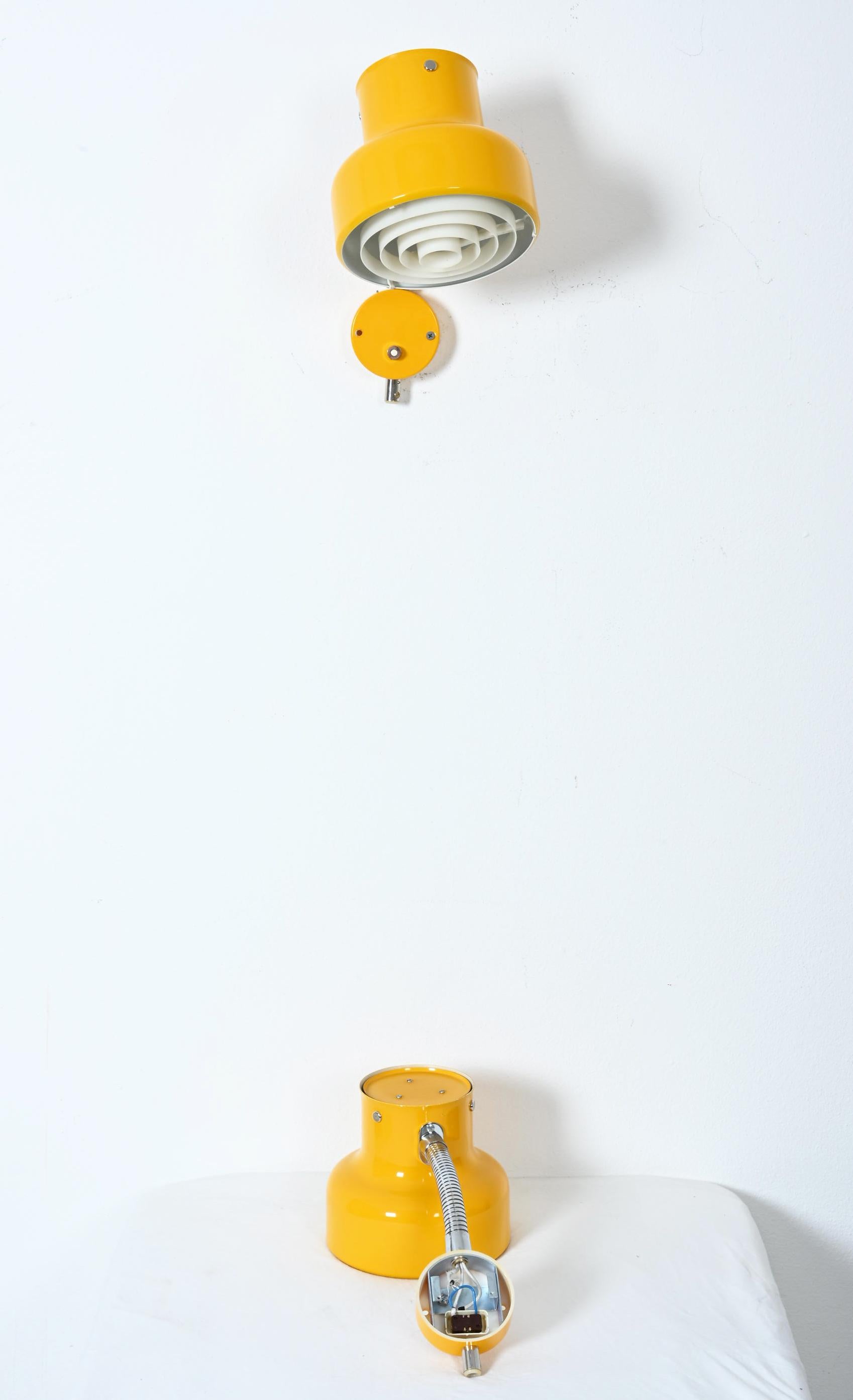 Lámpara de pared Bumling amarilla de Ateljé Lyktan en venta 2