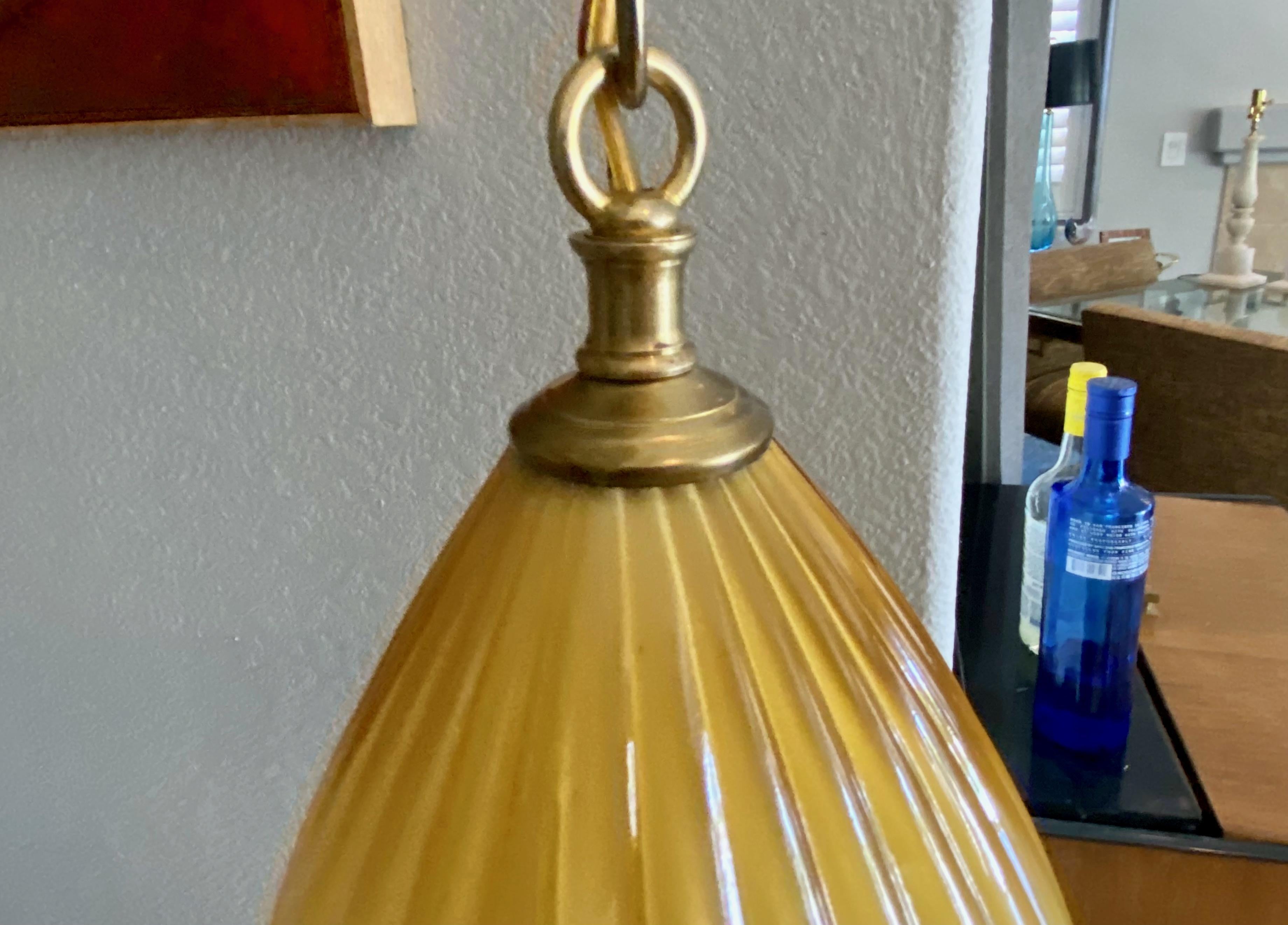 Lampe à suspension en verre de Murano jaune en forme de boîte caramel en vente 4
