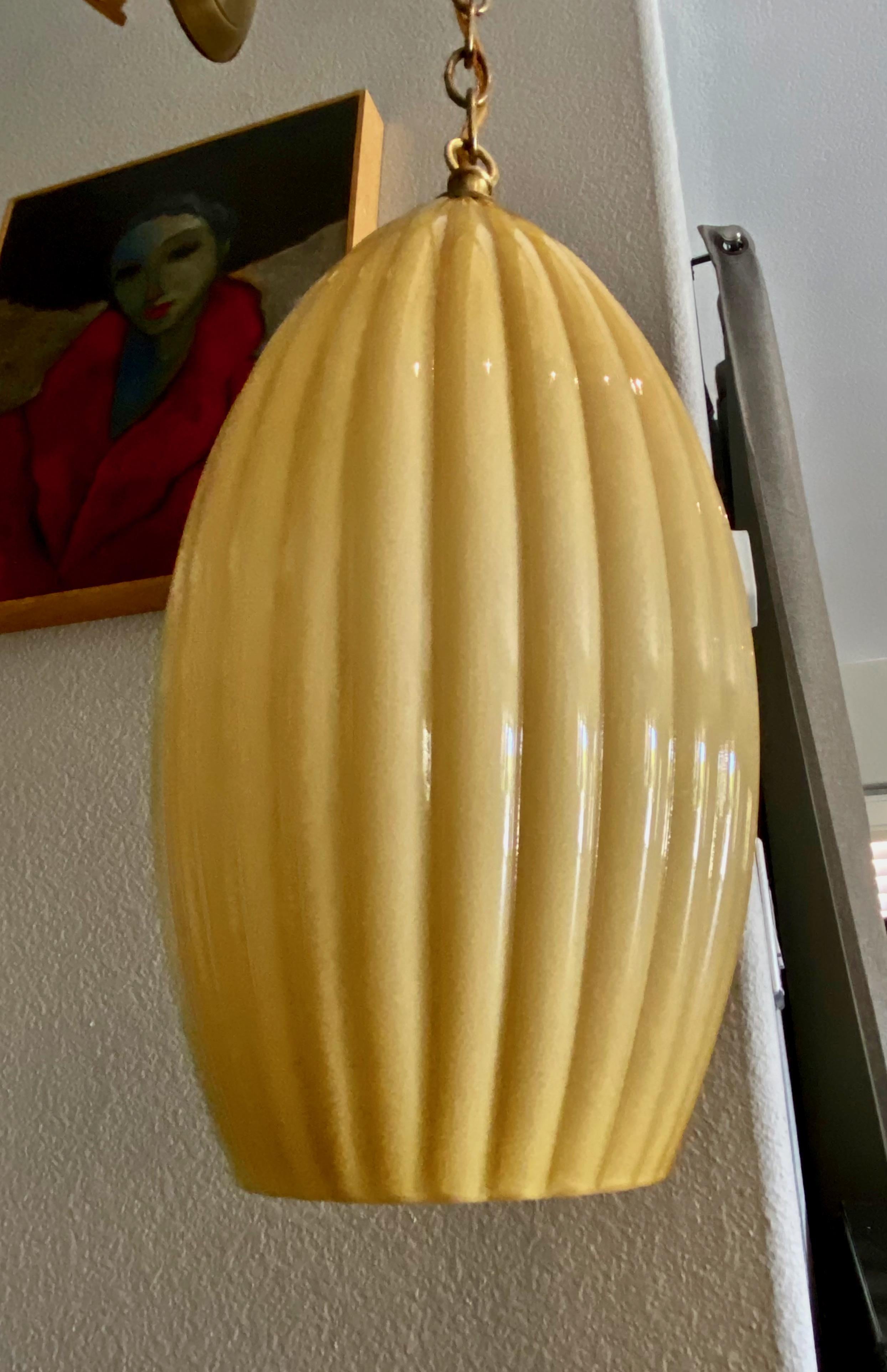 Lampe à suspension en verre de Murano jaune en forme de boîte caramel en vente 5