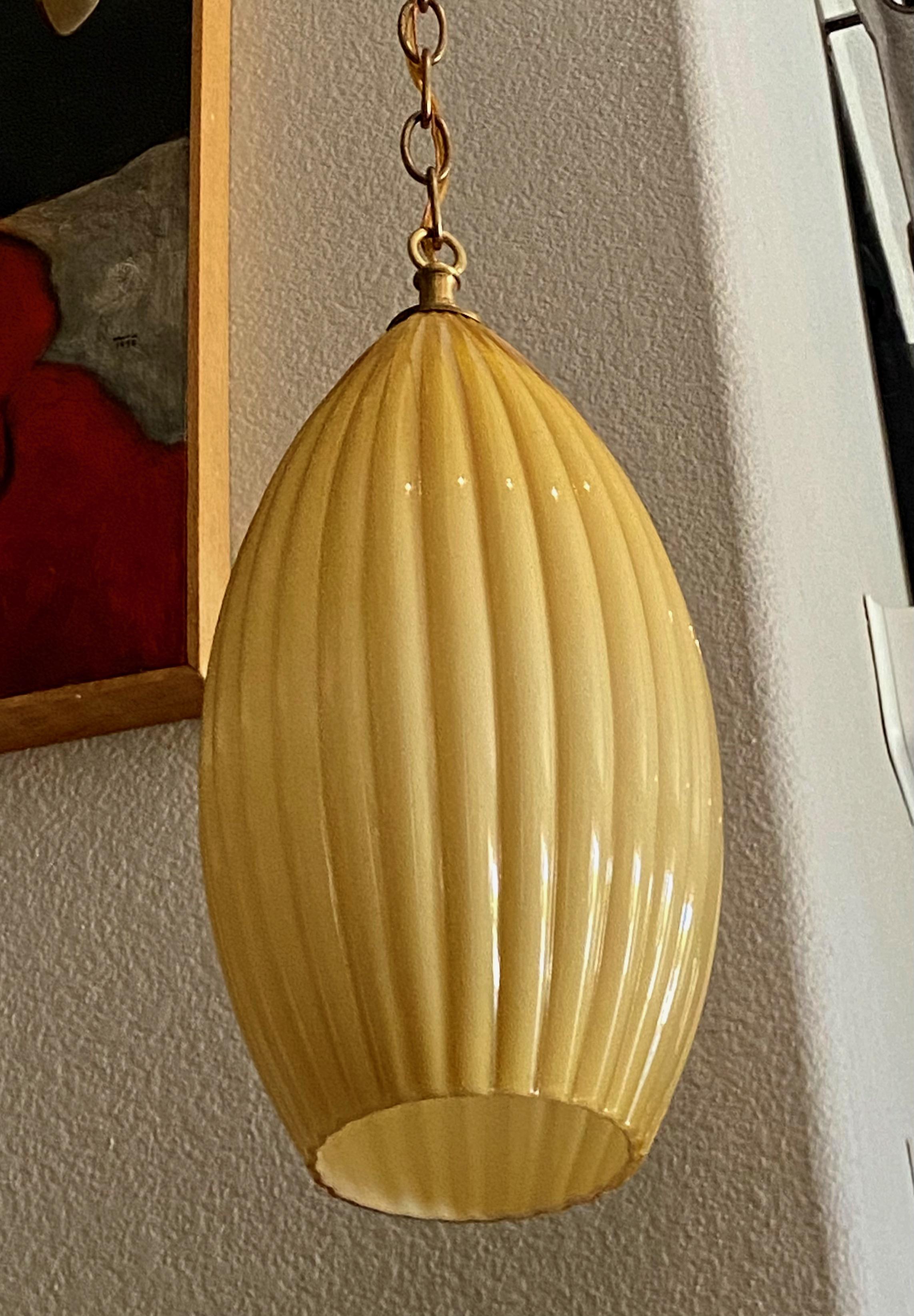 Lampe à suspension en verre de Murano jaune en forme de boîte caramel en vente 1