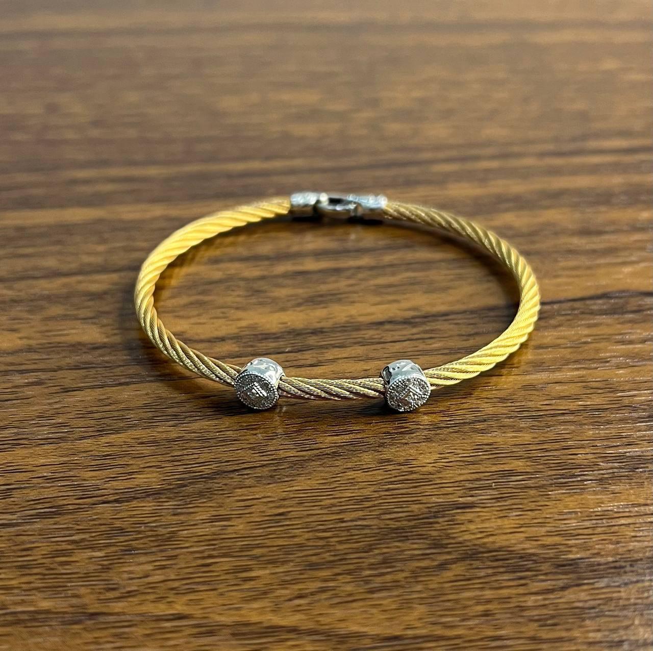 Pulsera trenzada con filigrana de diamantes en oro blanco de 18 quilates The Row amarilla Corte redondo en venta