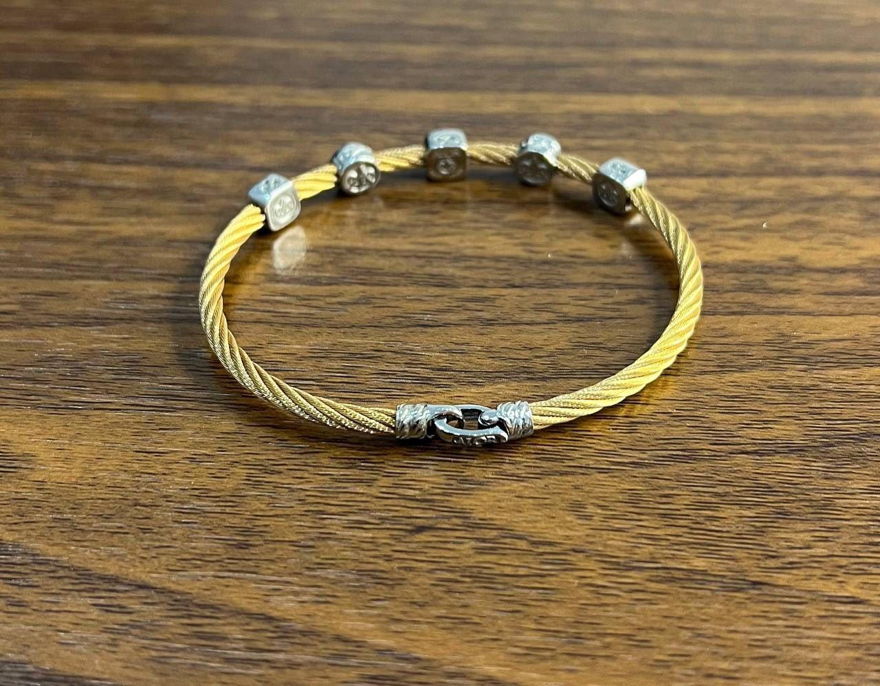 Pulsera trenzada con filigrana de diamantes en oro blanco de 18 quilates The Row amarilla Corte redondo en venta