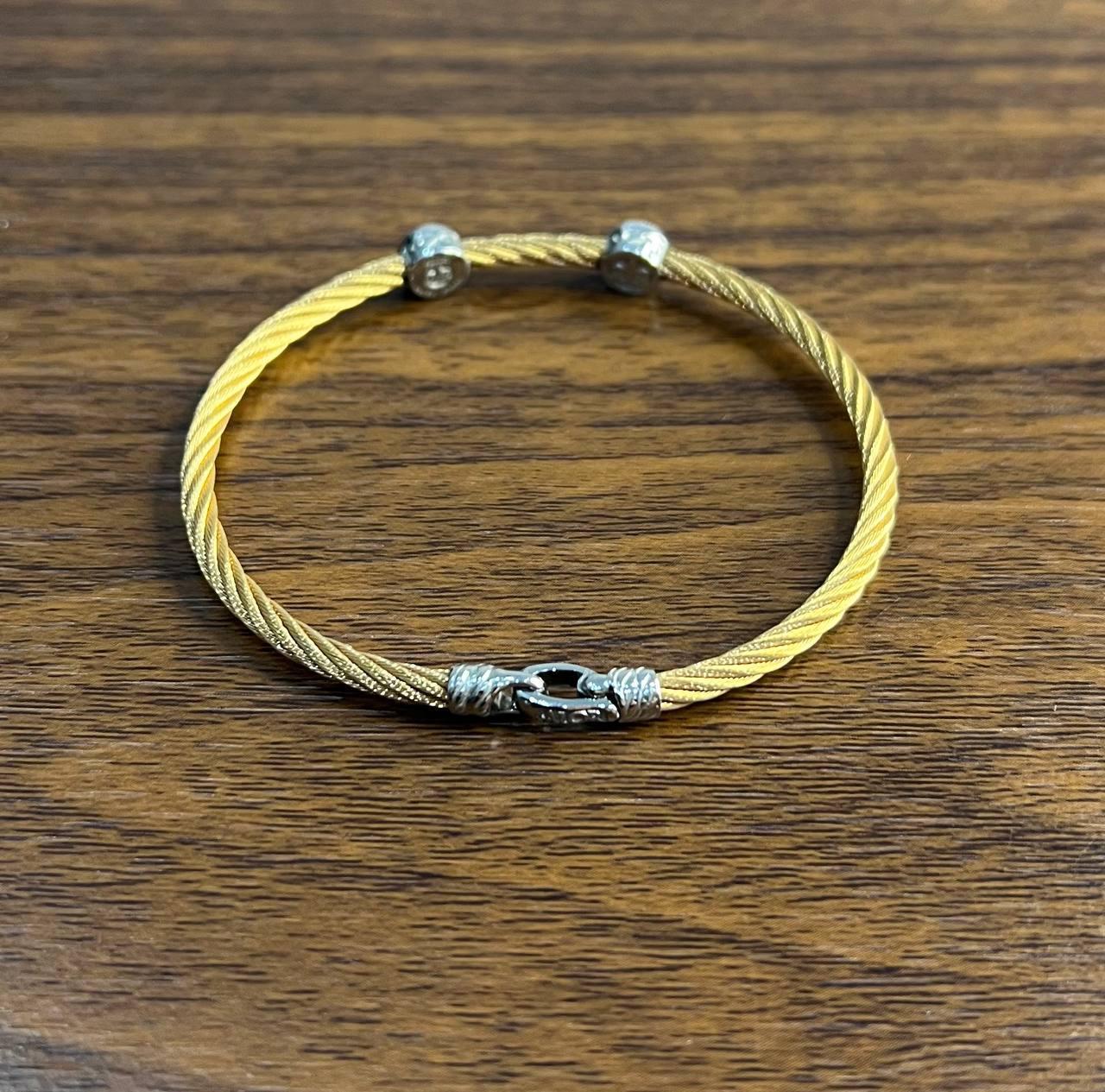 Pulsera trenzada con filigrana de diamantes en oro blanco de 18 quilates The Row amarilla en Nuevo estado para la venta en Oakton, VA