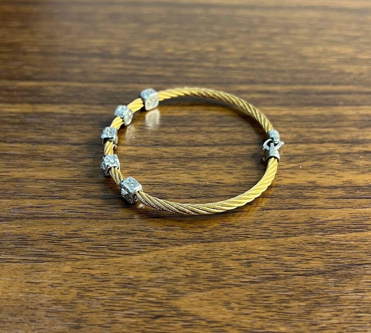 Pulsera trenzada con filigrana de diamantes en oro blanco de 18 quilates The Row amarilla en Nuevo estado para la venta en Oakton, VA