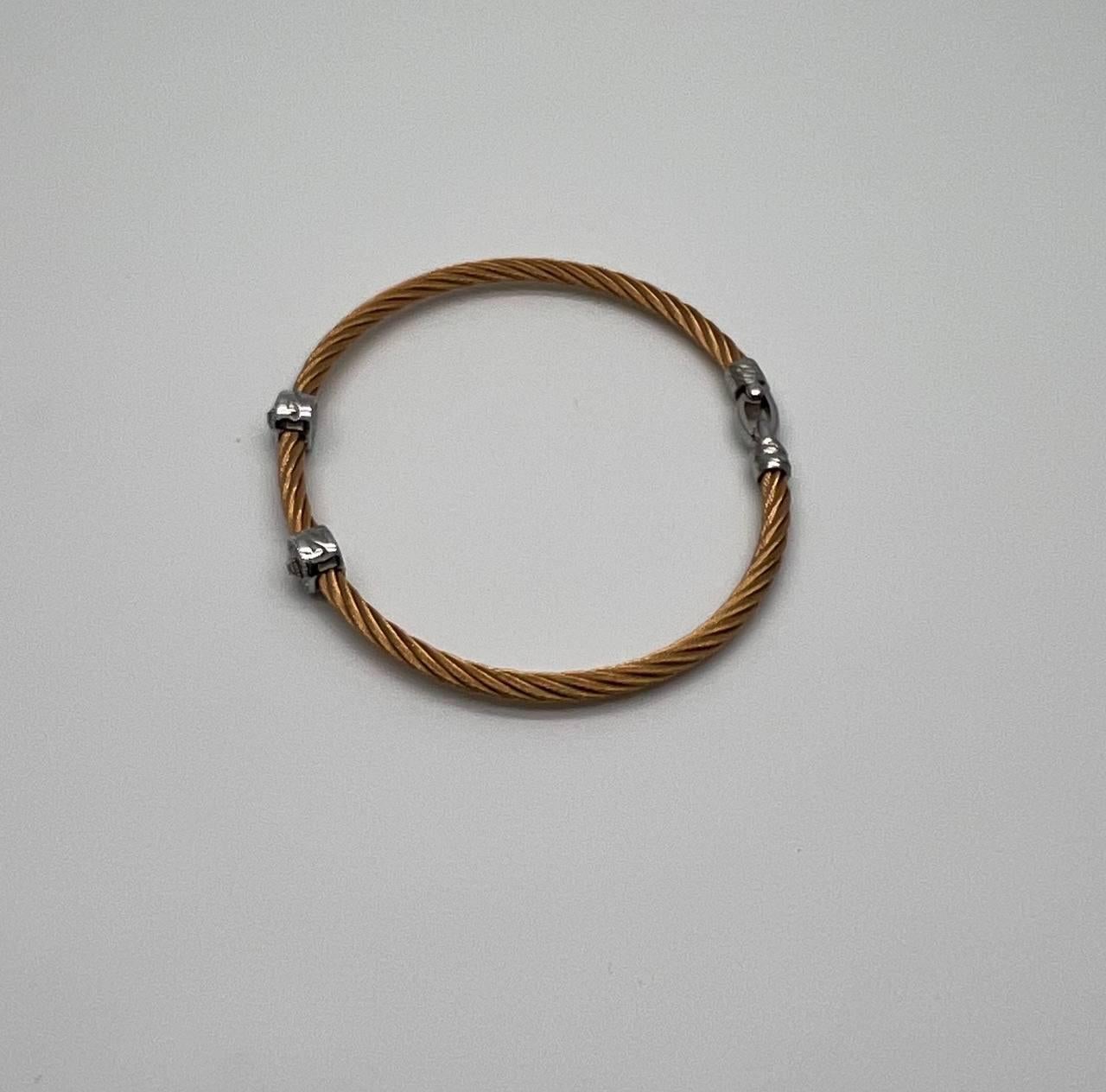 Pulsera trenzada con filigrana de diamantes en oro blanco de 18 quilates The Row amarilla en venta 3