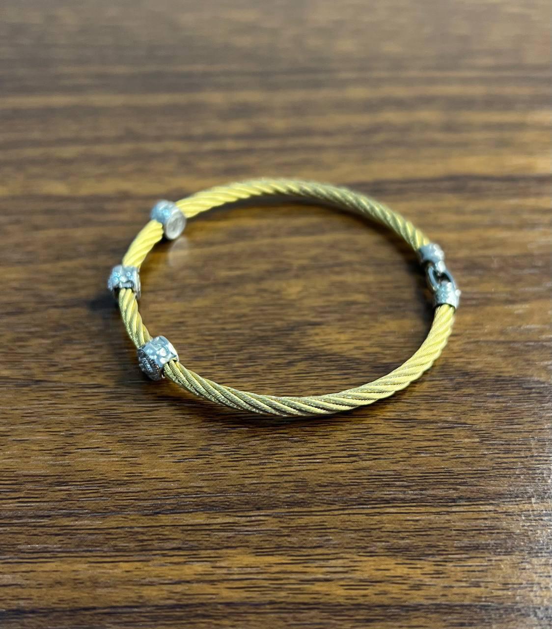 The Row Amarillo con Diamantes Filigrana de Oro Blanco de 18 Kilates Pulsera de Declaración Moderno en venta