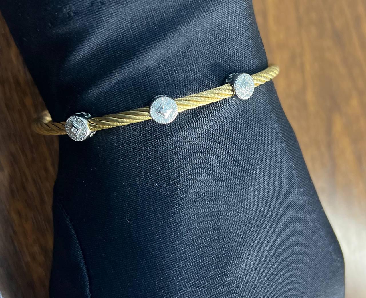 The Row Amarillo con Diamantes Filigrana de Oro Blanco de 18 Kilates Pulsera de Declaración en venta 2