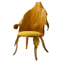 Gelber Calla Lily-Stuhl aus gelocktem Ahornholz, durchscheinenden Flecken und Ultra-Wildleder