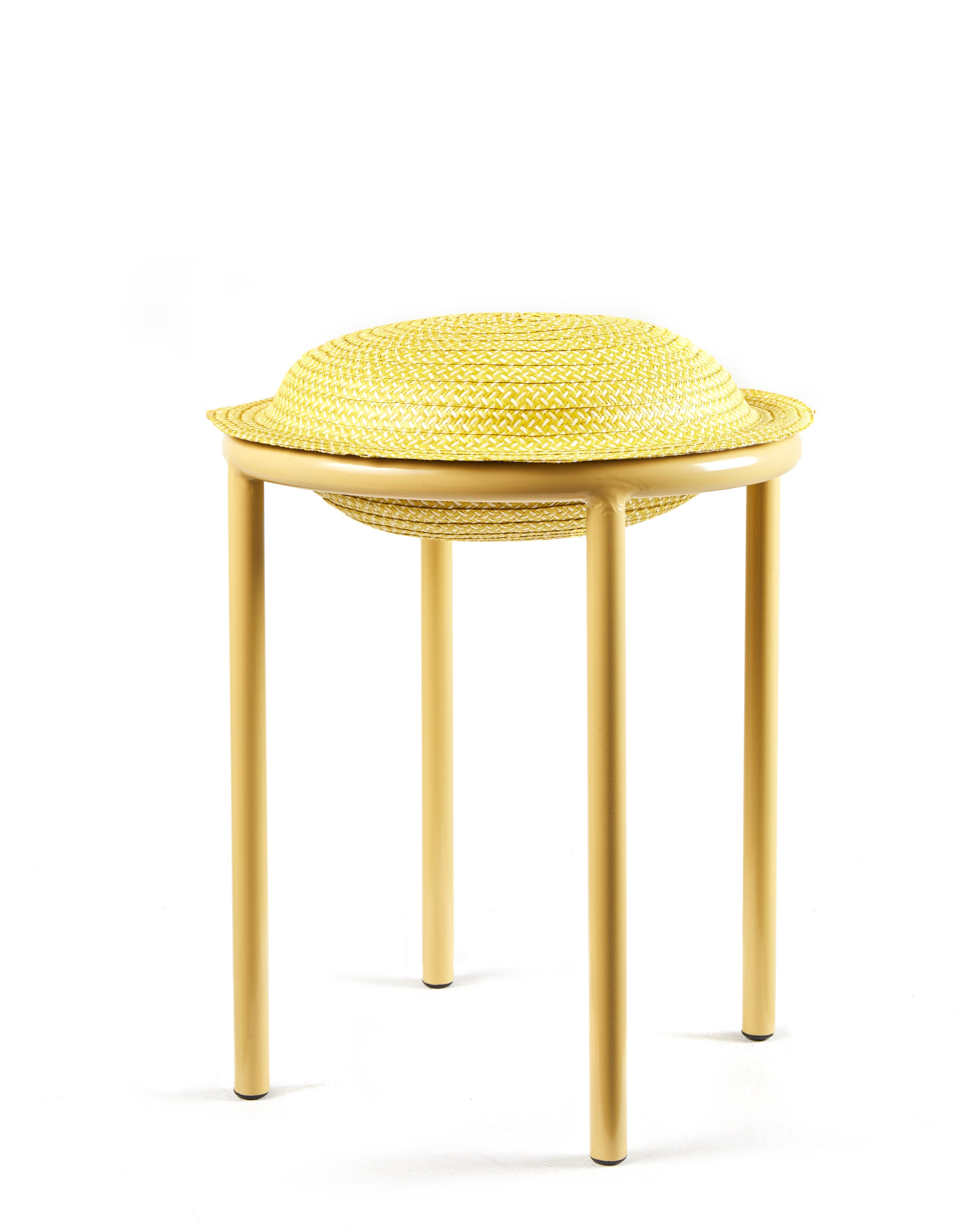 Tabouret Cana jaune de Pauline Deltour par Cristina Celestino
MATERIAL : Acier tubulaire galvanisé et peint par poudrage. Caña Flecha.
Technique : Tissé à la main avec des fibres naturelles en Colombie. Teinture naturelle. 
Dimensions : Diamètre