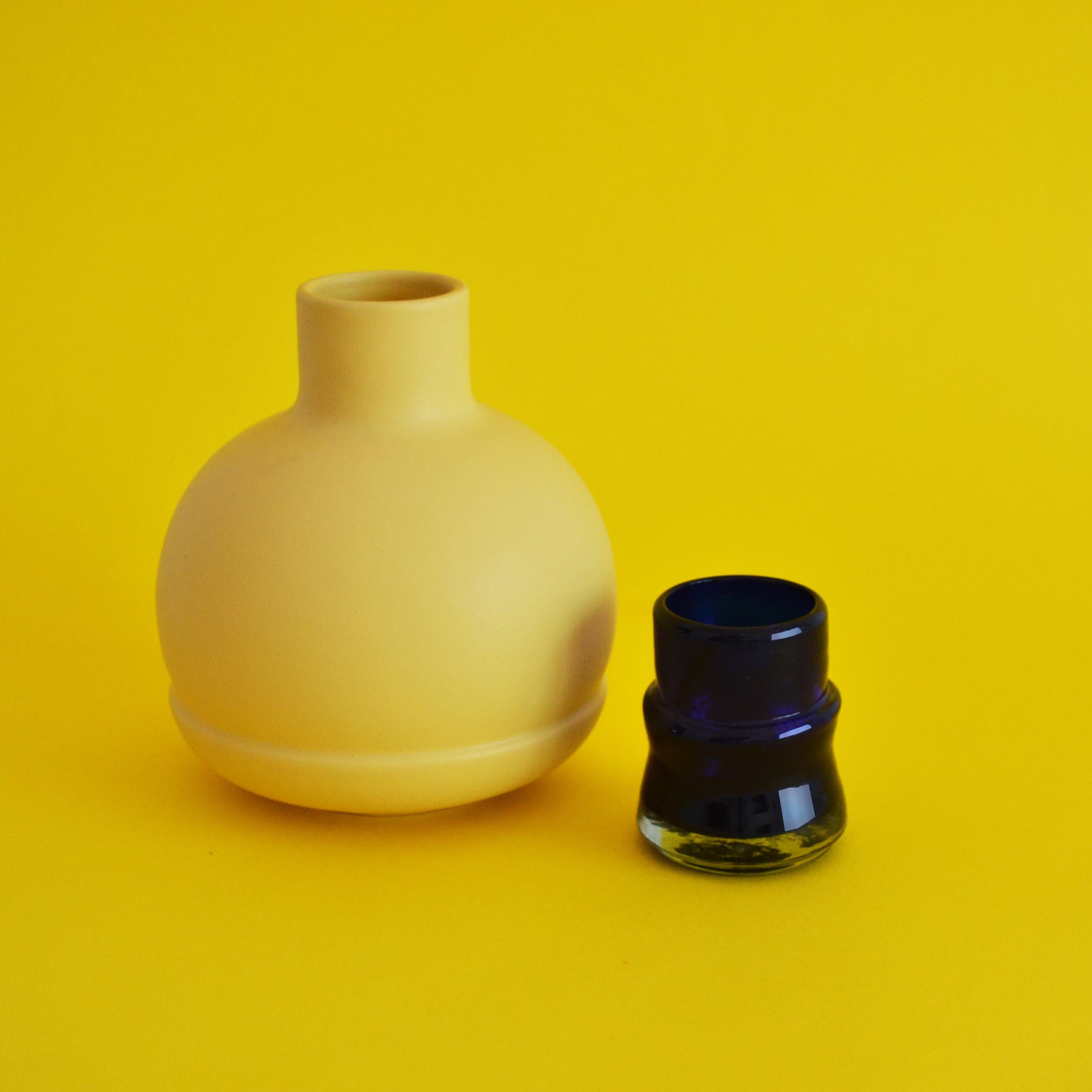 Céramique Carafe et verres jaune. Inspiré des pichets traditionnels en céramique en vente