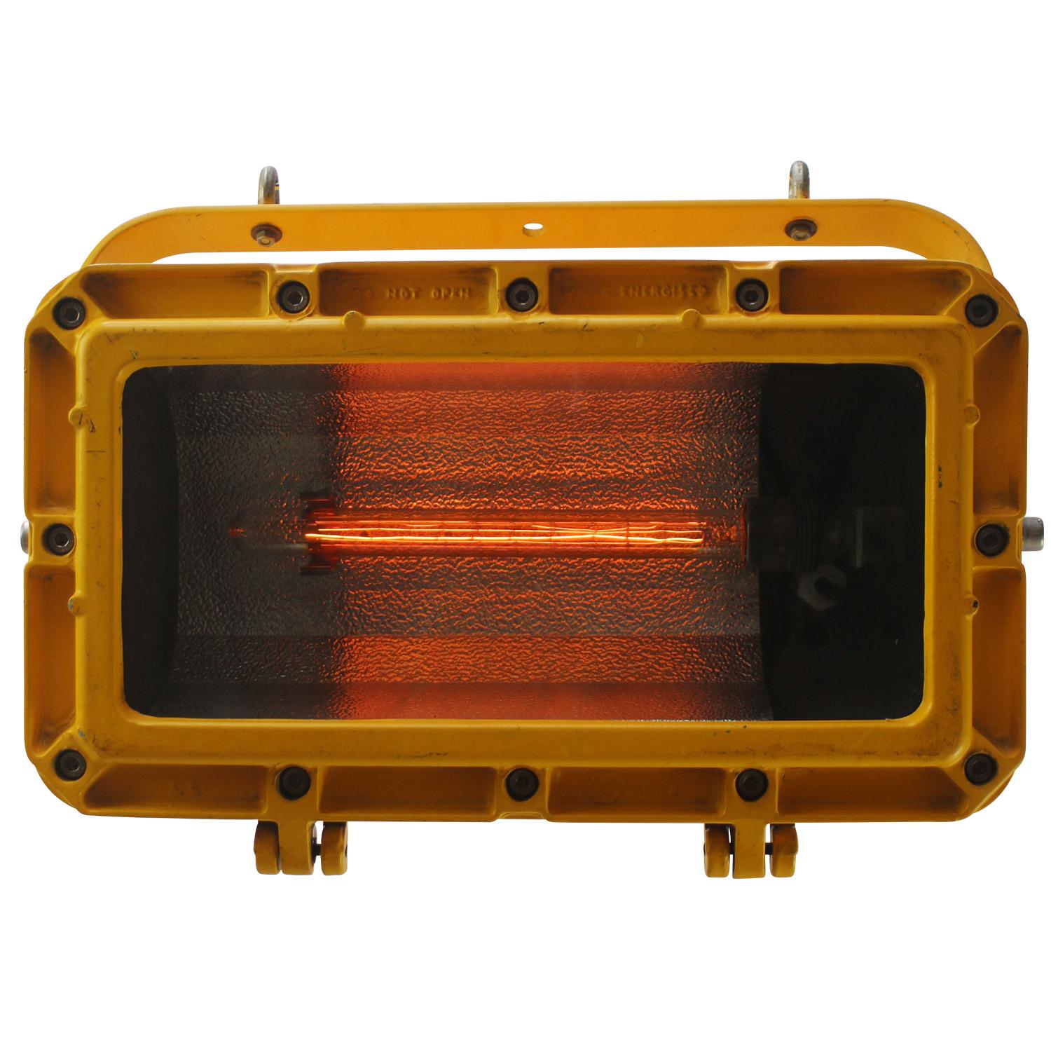 Gelbes Gusseisen Italienisch Vintage Industrial Airport Pendel Lights (Industriell) im Angebot