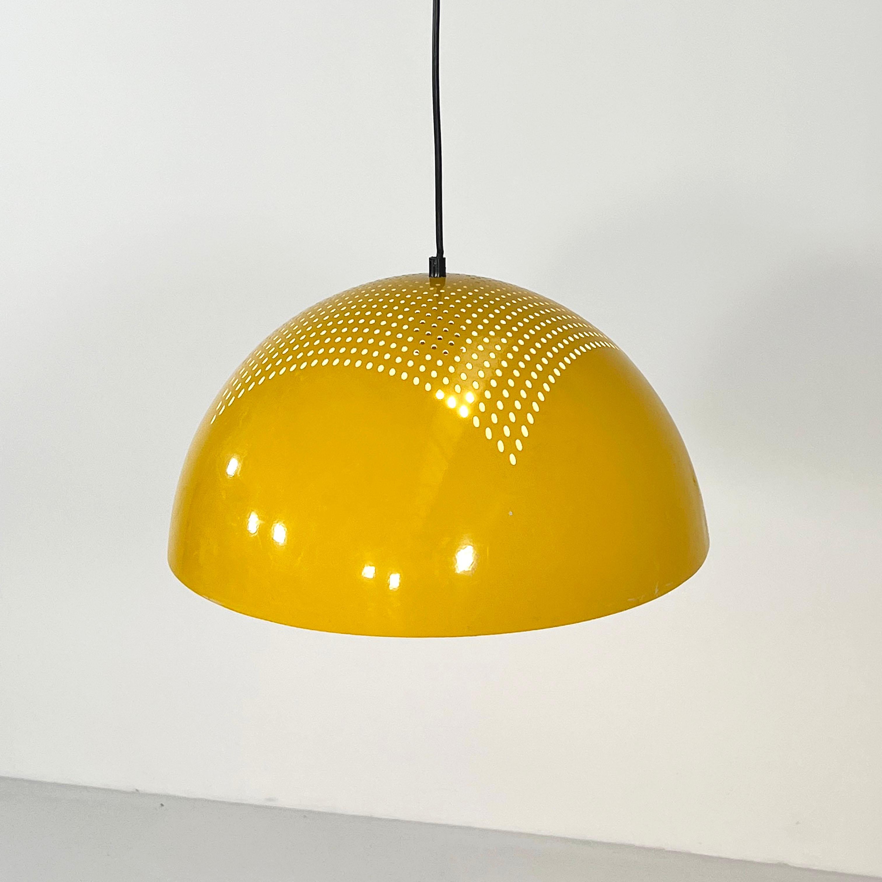 Design Period - Seventies
Measurements - Width 45 cm x Depth 45 cm x Height 26 cm (Wire length 50cm)
Materials - Metal 
Color - Yellow
Light wear consistent with age and use. Some scuffs, dents.