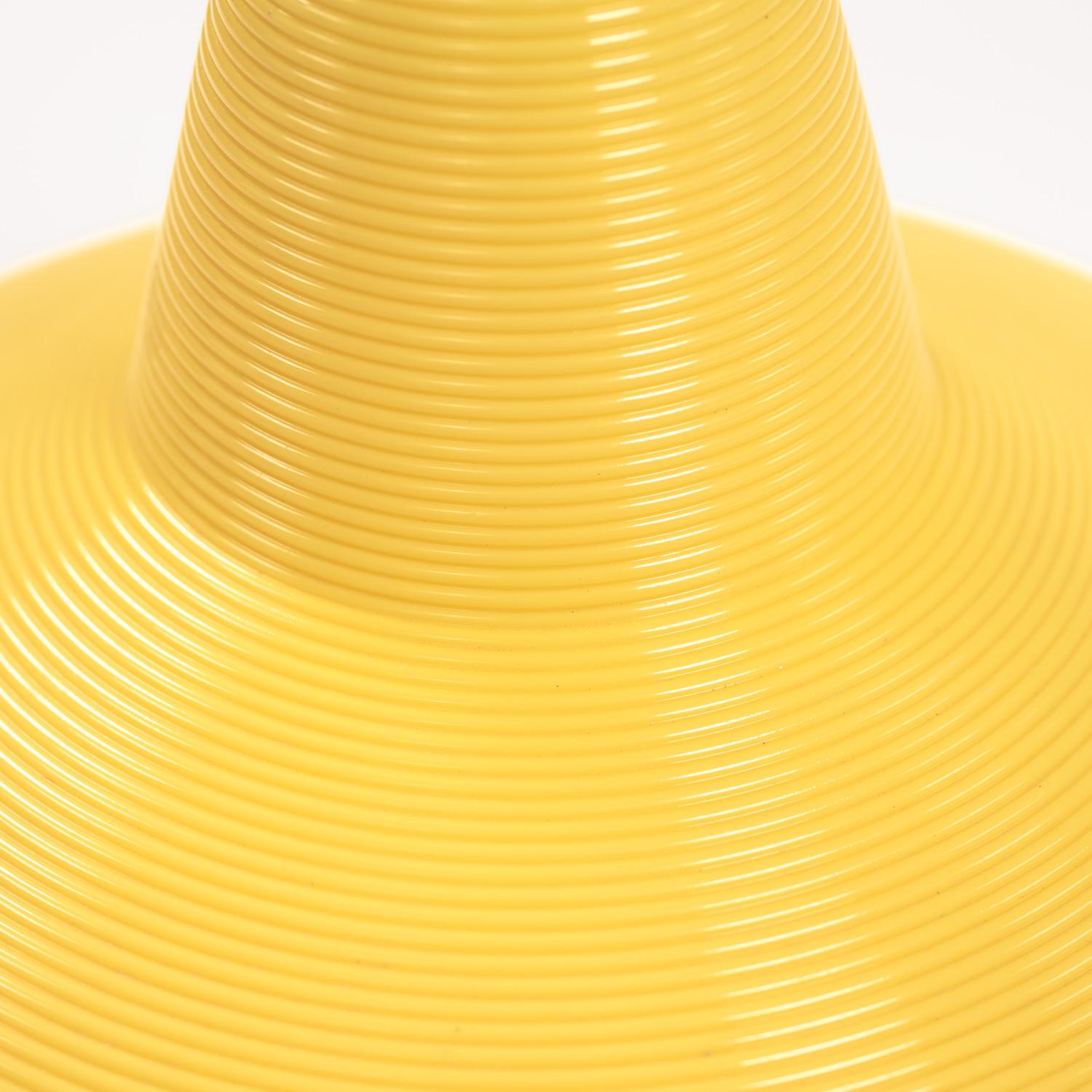 Lampe suspendue jaune cellulose d'A.R.P et Rotaflex, 1970 Excellent état - En vente à Zevenaar, NL