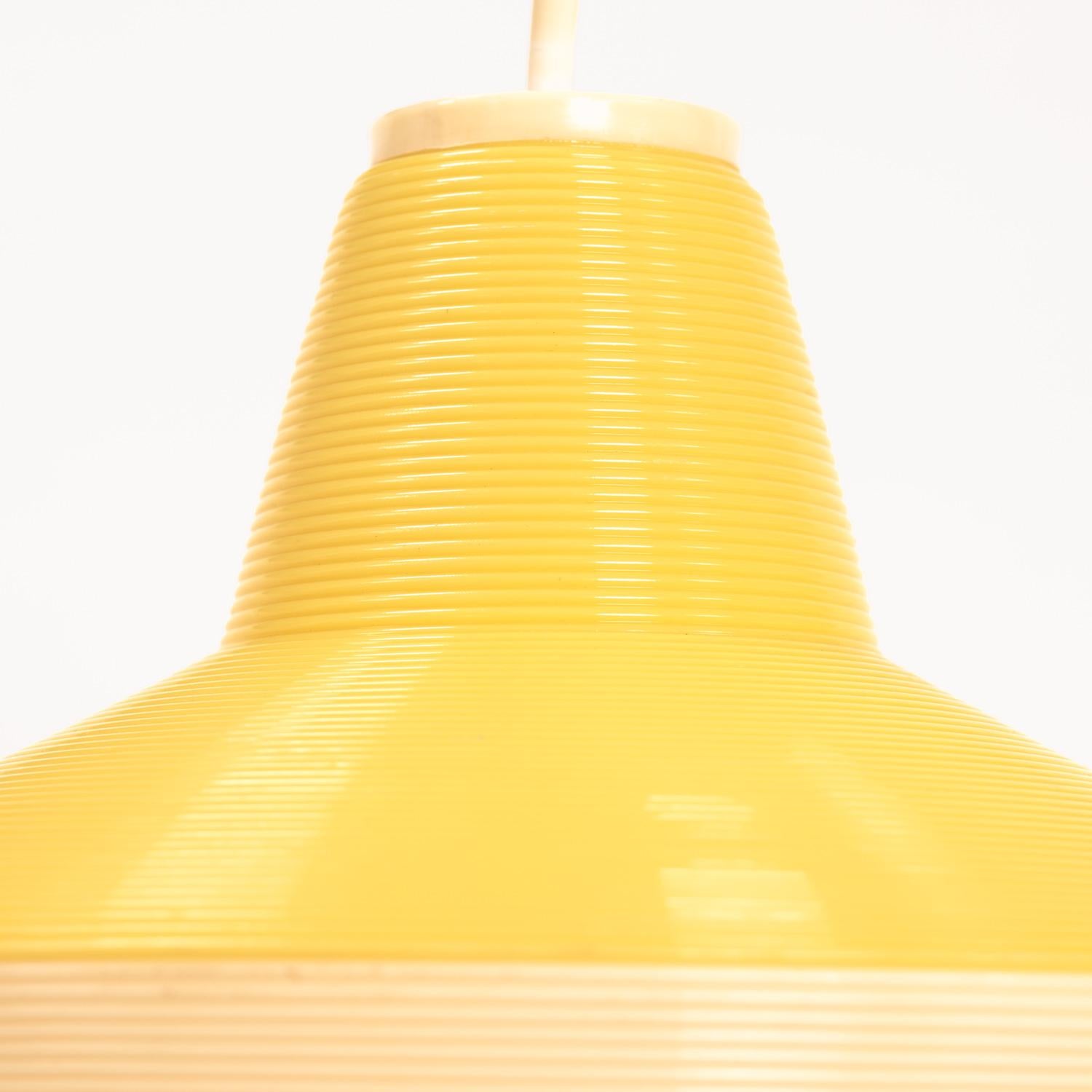 Acrylique Lampe suspendue jaune cellulose d'A.R.P et Rotaflex, 1970 en vente