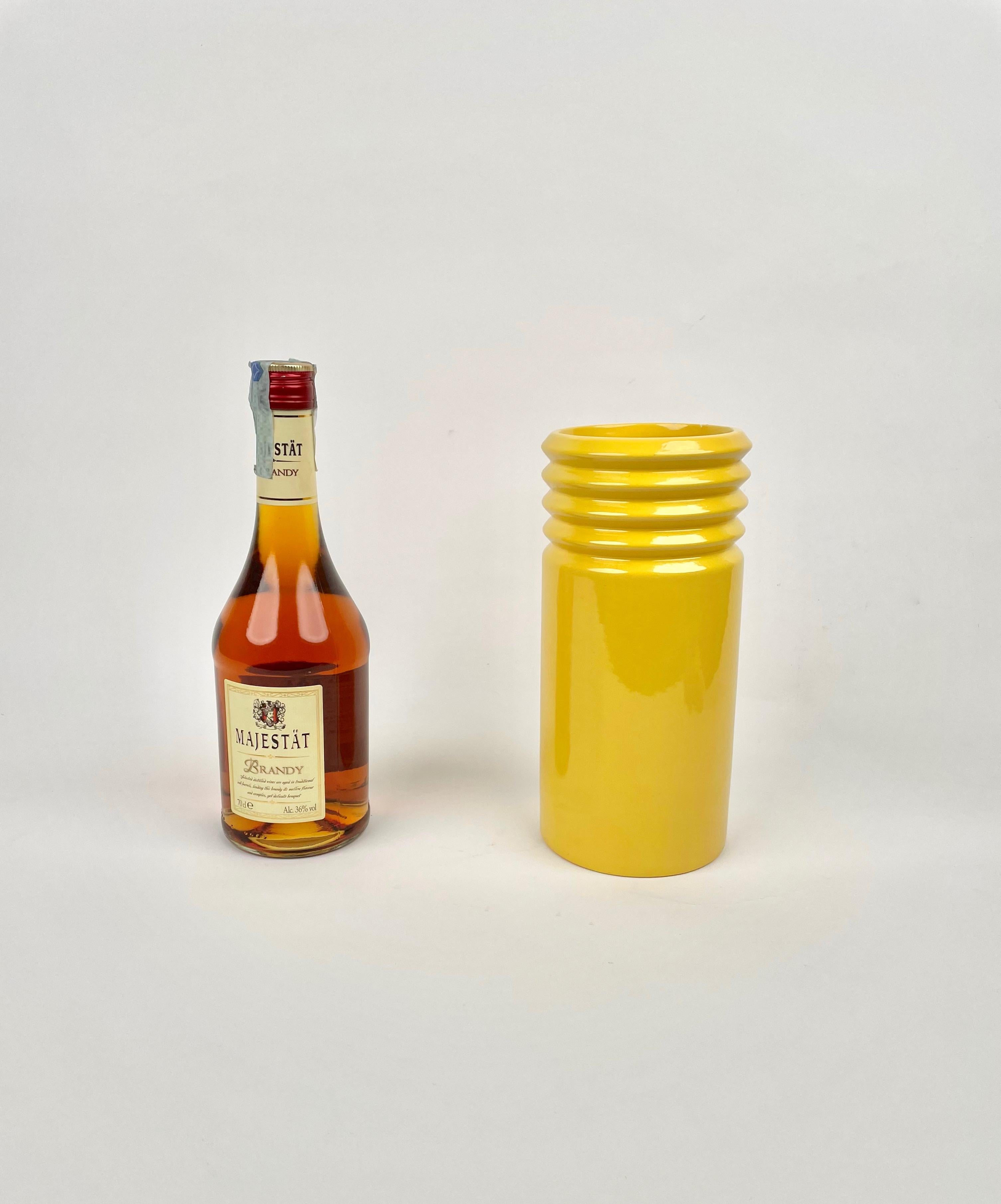 Vase cylindrique en céramique jaune par Il Picchio, Italie, années 1960 Bon état - En vente à Rome, IT