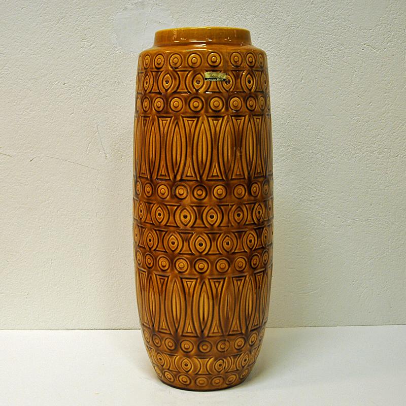 This special vintage vase was made in the 1962 by Scheurich Keramik, Kleinheubach West-Germany. Okeryellow floor vase made of white clay model number 264-52. This vase decor is called Hellas and has a beautiful yellow glaze blended with brown