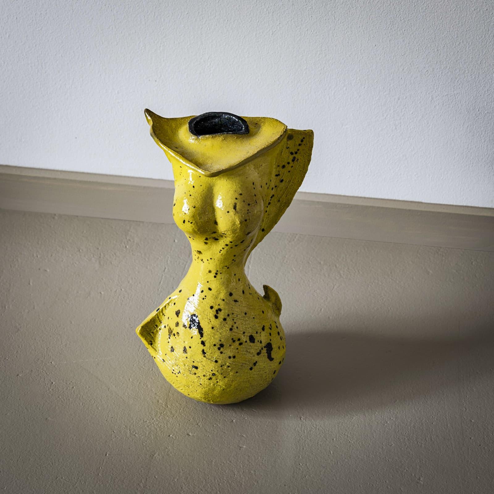 Français Vase en céramique jaune de Poemu, France 2023 en vente