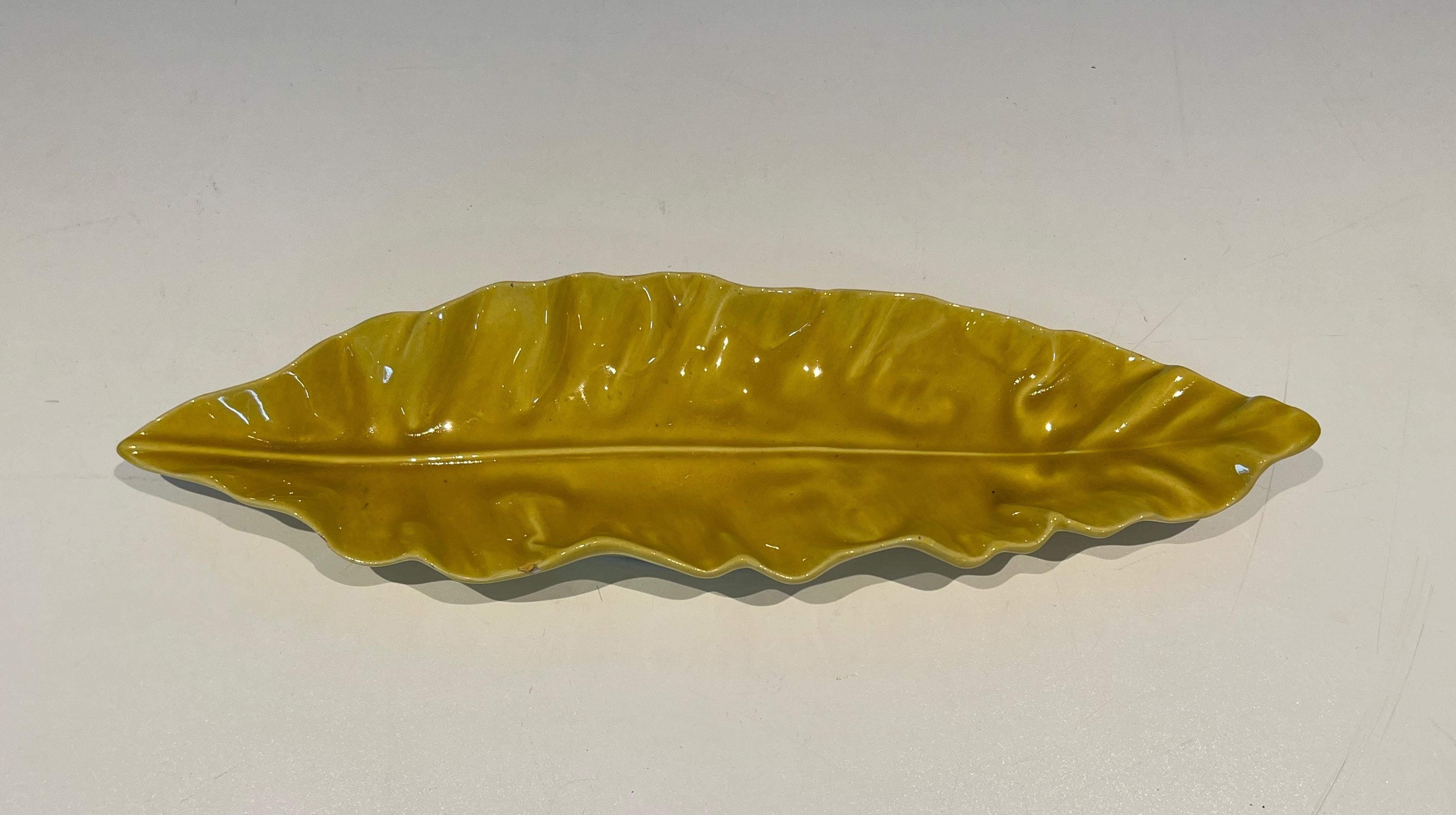 Gelbe Vide-Poche aus Keramik (eine leichte Beschädigung an der Seite). Französische Arbeit markiert. im Zustand „Gut“ im Angebot in Marcq-en-Barœul, Hauts-de-France