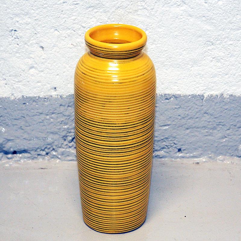 Yellow Ceramic vintage Bo Fajans vase Tiger by Berit Ternell Sweden 1960s In Good Condition For Sale In Stockholm, SE