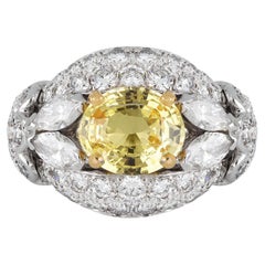 Anello con zaffiro giallo di Ceylon e diamanti, francese, circa 1970.