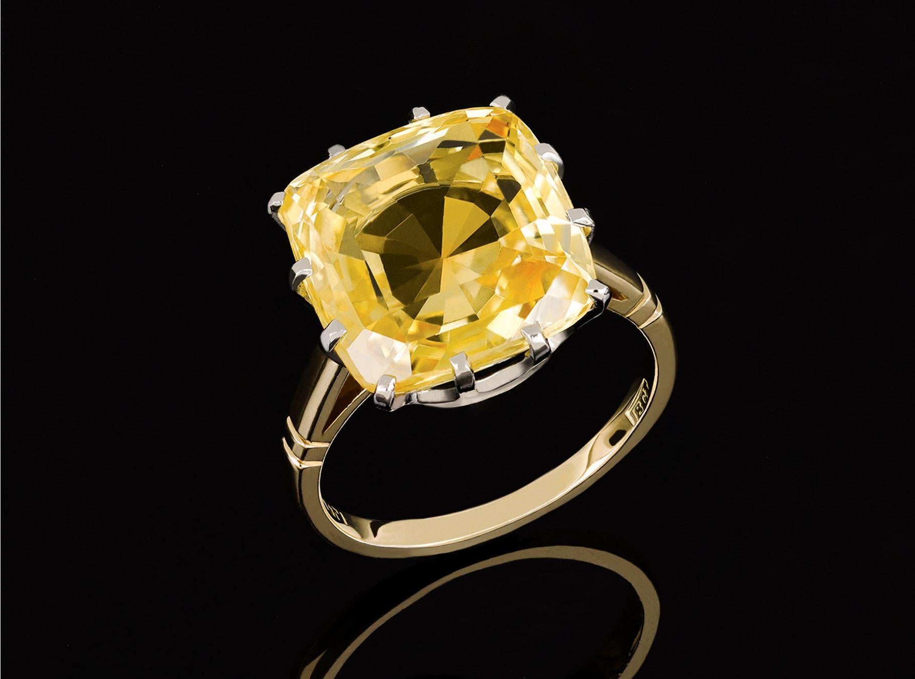 Bague solitaire en saphir de Ceylan jaune. Pour femmes en vente