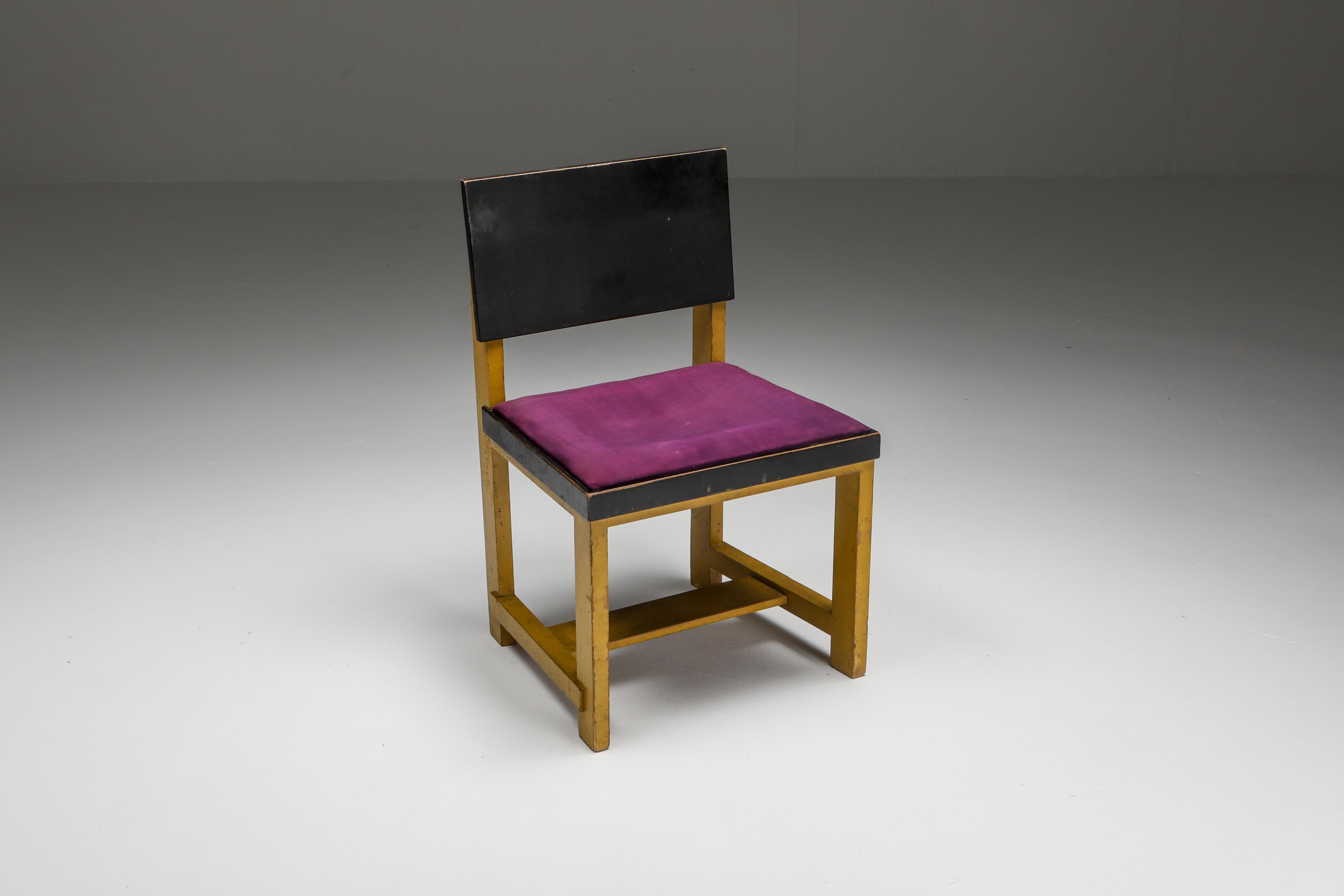 Gelber und schwarzer modernistischer Stuhl, von Hendrik Wouda, H. Pander & Zonen, Niederlande, 1924.

Bemalte Kiefer

Teil der Ausstellung 