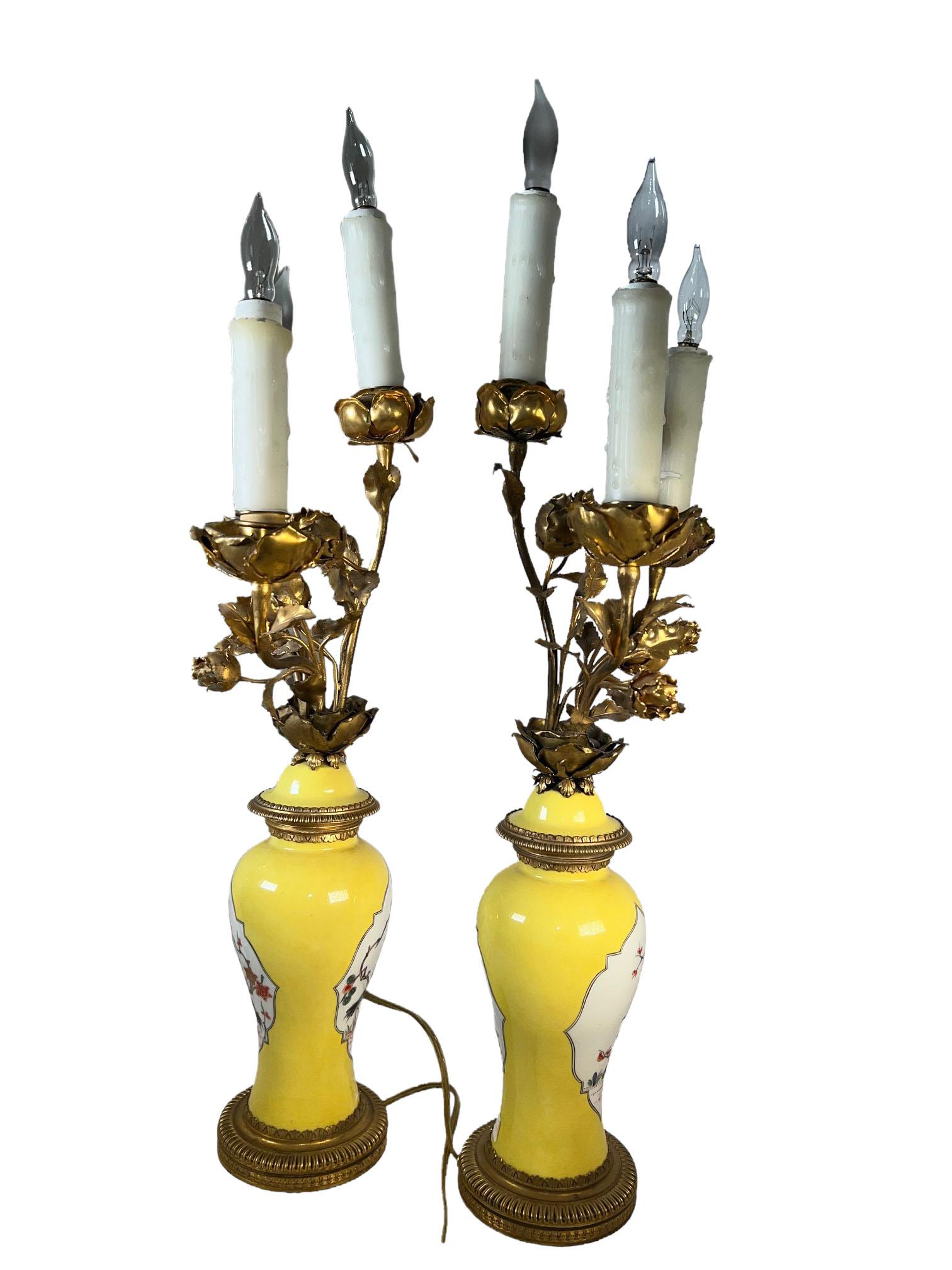Français Vases chinois jaunes avec couvercles comme lampes en vente