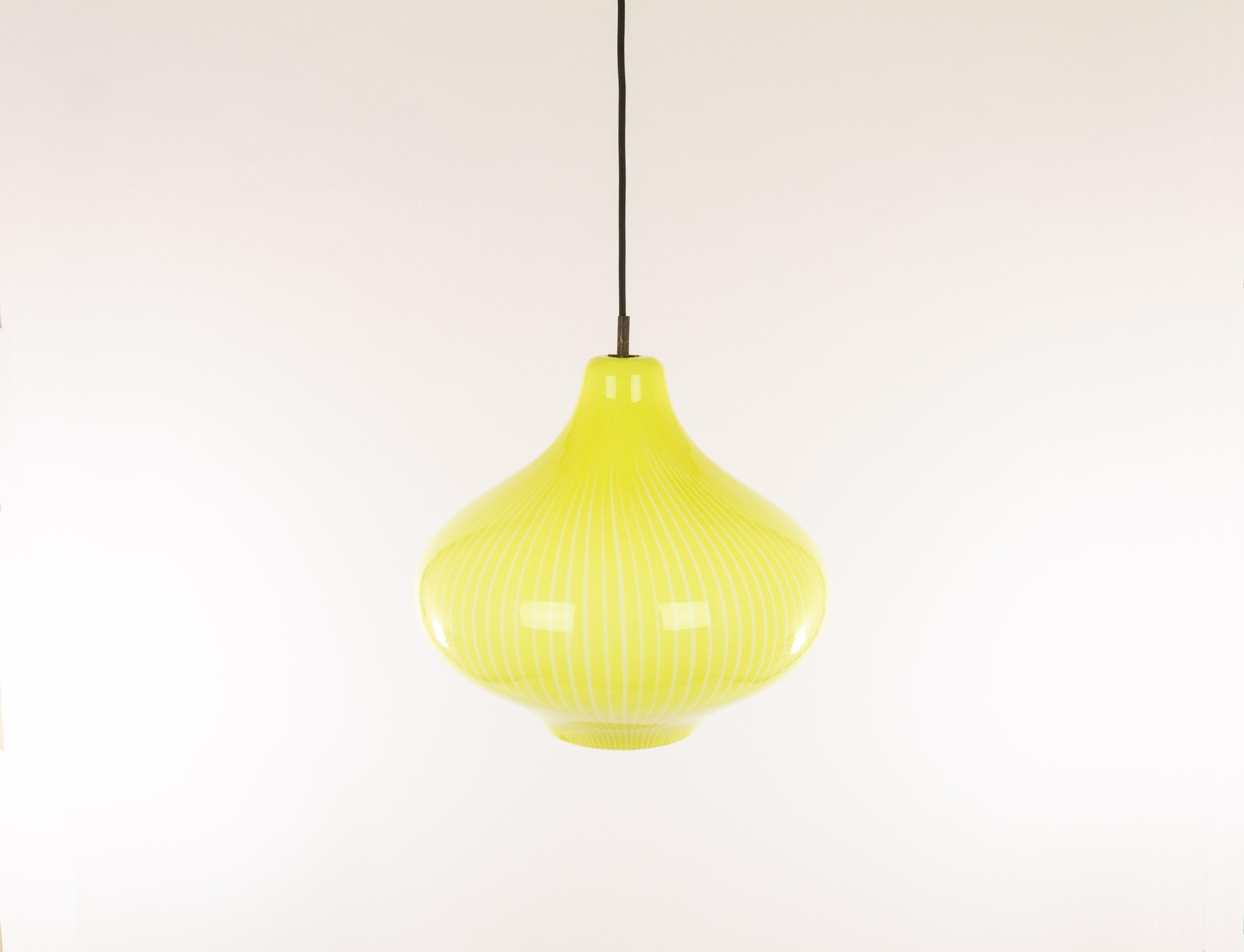 Yellow Cipolla pendant designed by Massimo Vignelli at the start of his impressive career in design and executed by Murano glass specialist Venini. This model has been produced in two different sizes, this is the smaller version with a diameter of