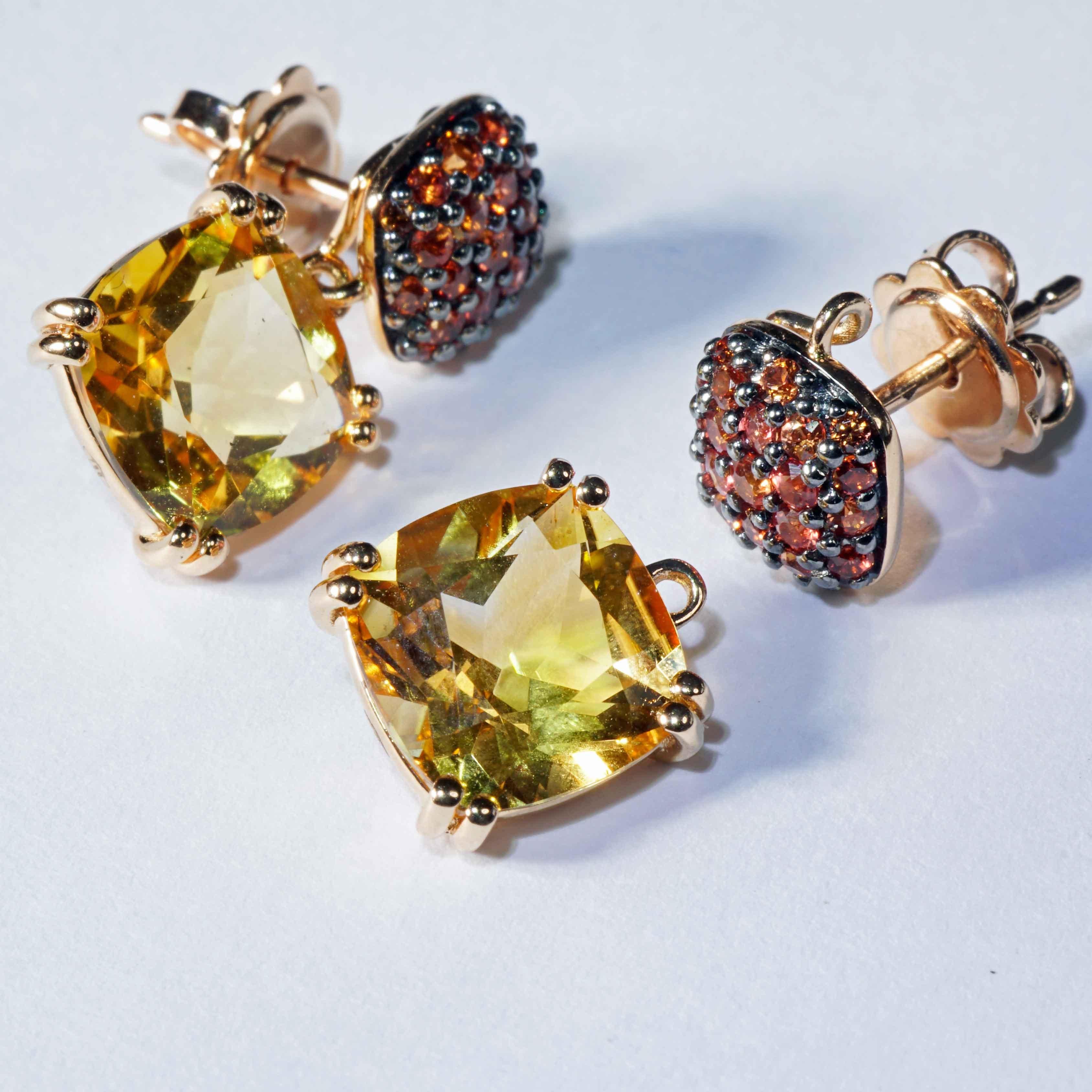  Hochwertige Ohrringe aus einer traditionellen italienischen Goldschmiede in Valenza, modernes Design, mit je einem quadratischen facettierten Cirin, insgesamt ca. 5,22 ct, gehalten von 4 Doppelkrabben, transluzent gefasst, herausnehmbare,