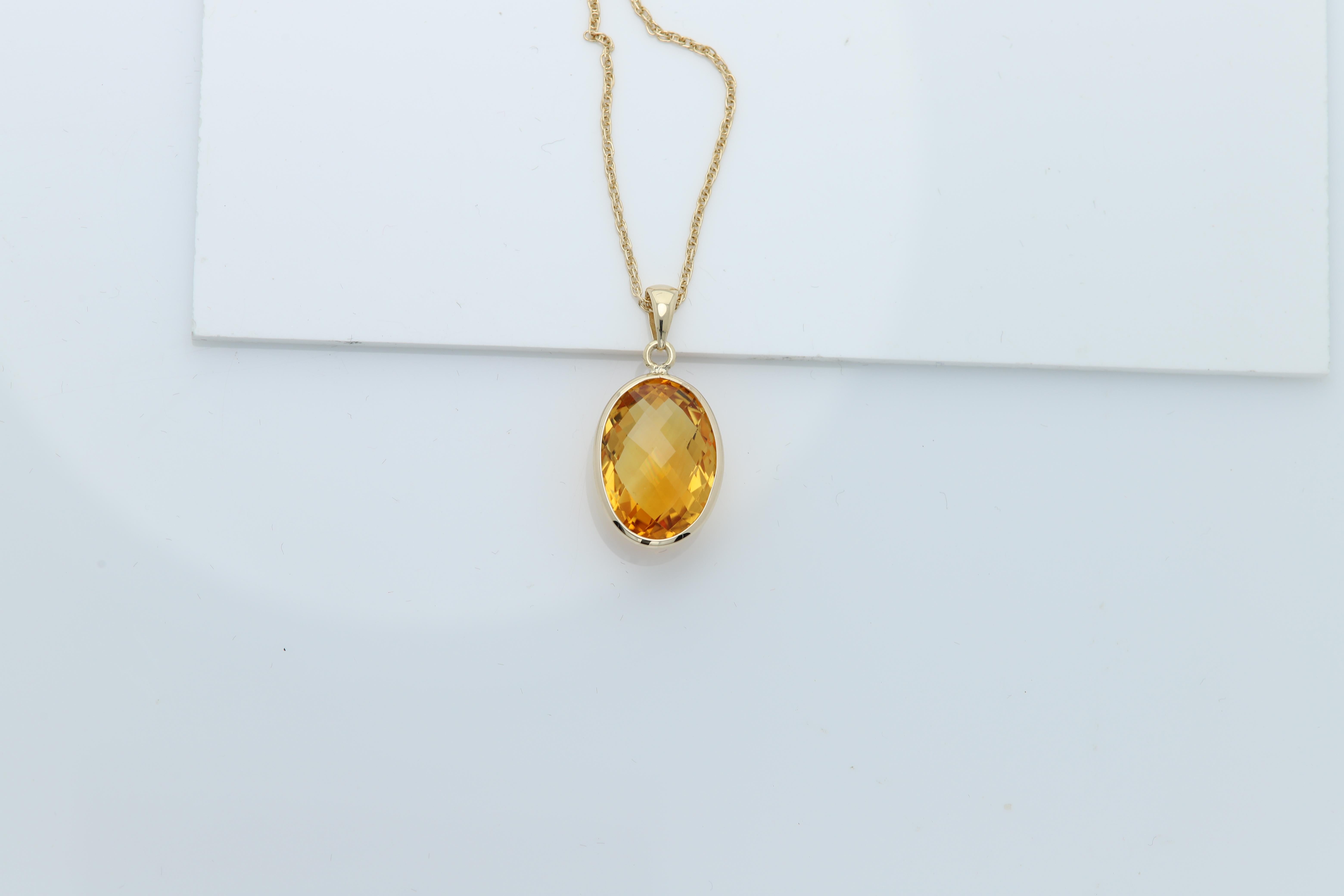Natürlicher gelber Citrin Ovalform Stein
eingefasst in 14k Gelbgold  gesamtgewicht 3,6 Gramm (ohne die Kette)
Citrin ist 13,69 Karat - schöner satter Gelbton, Steingröße 18 x 13 mm 
Inklusive Basis 14k verstellbare Kette 16'  bis 18' Zoll und alle
