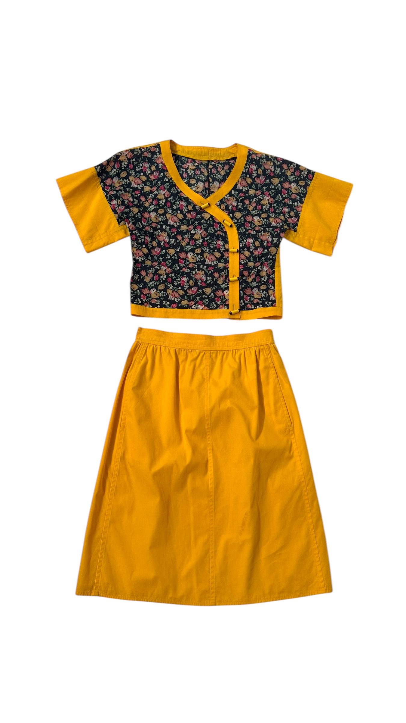 Yellow Cotton and Floral Cropped Blouse and Skirt Set In Good Condition For Sale In Milano, IT