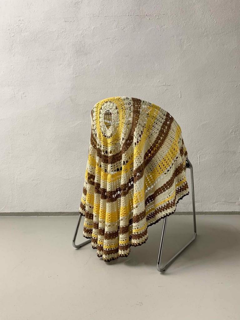 Vintage yellow cotton crochet round tablecloth.

Additional information:
Period: 70s
Dimensions: 125 D cm