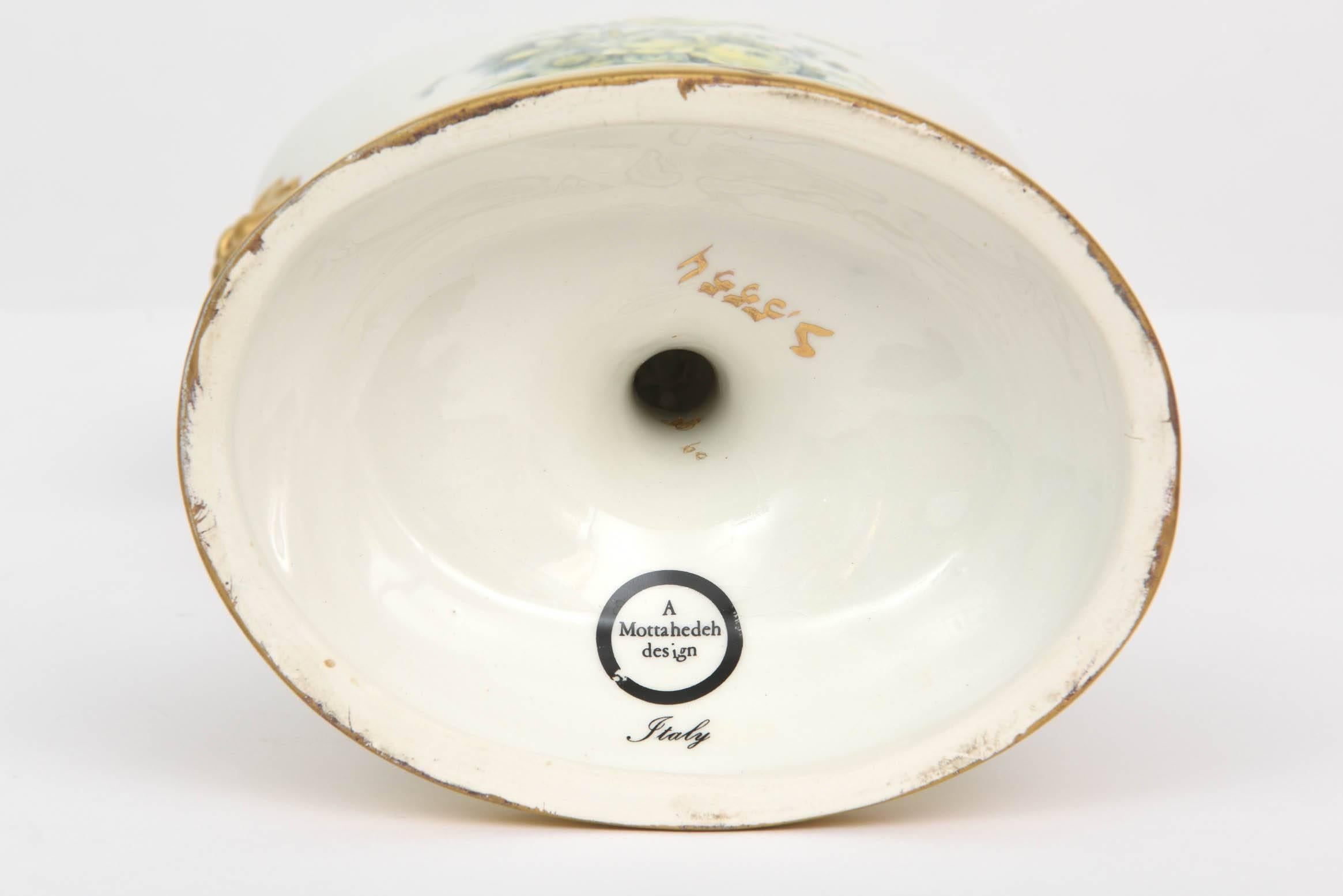 Vaso e supporto ricoperti di giallo, Mottahedeh d'epoca, motivo floreale a rose 3