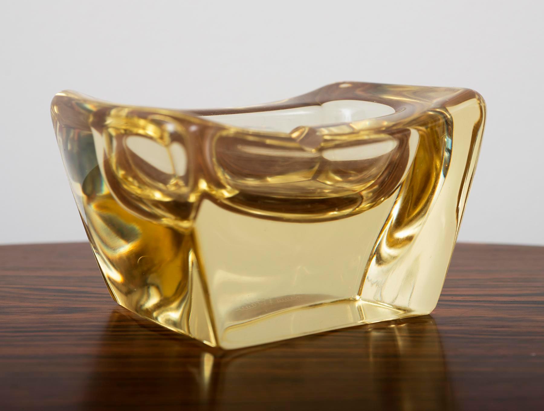 Striking, thick crystal ashtray in a rare yellow by Daum, France, 1950s.