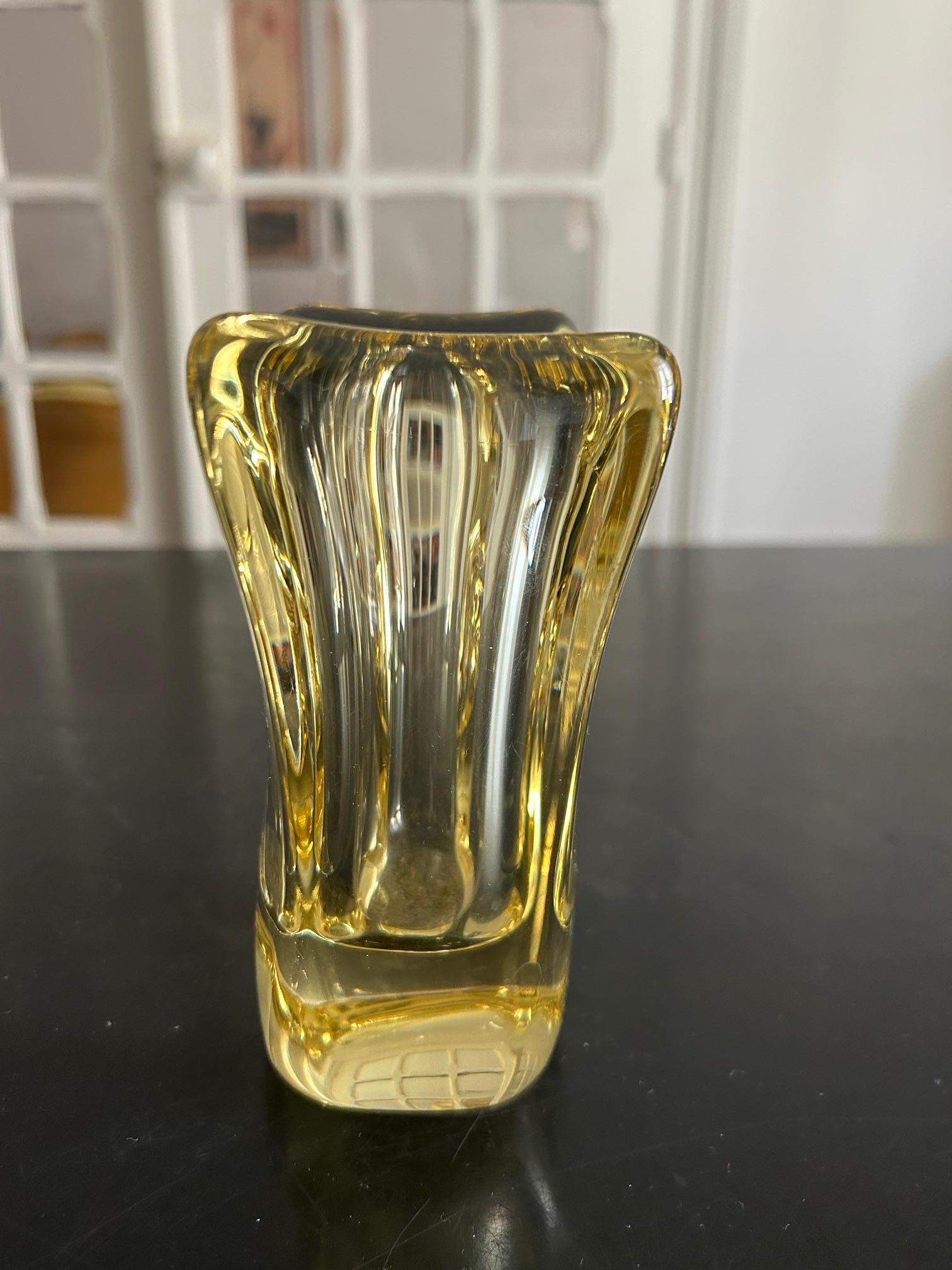 Jarrón Daum de cristal amarillo Años 50 en Bueno estado para la venta en Brooklyn, NY
