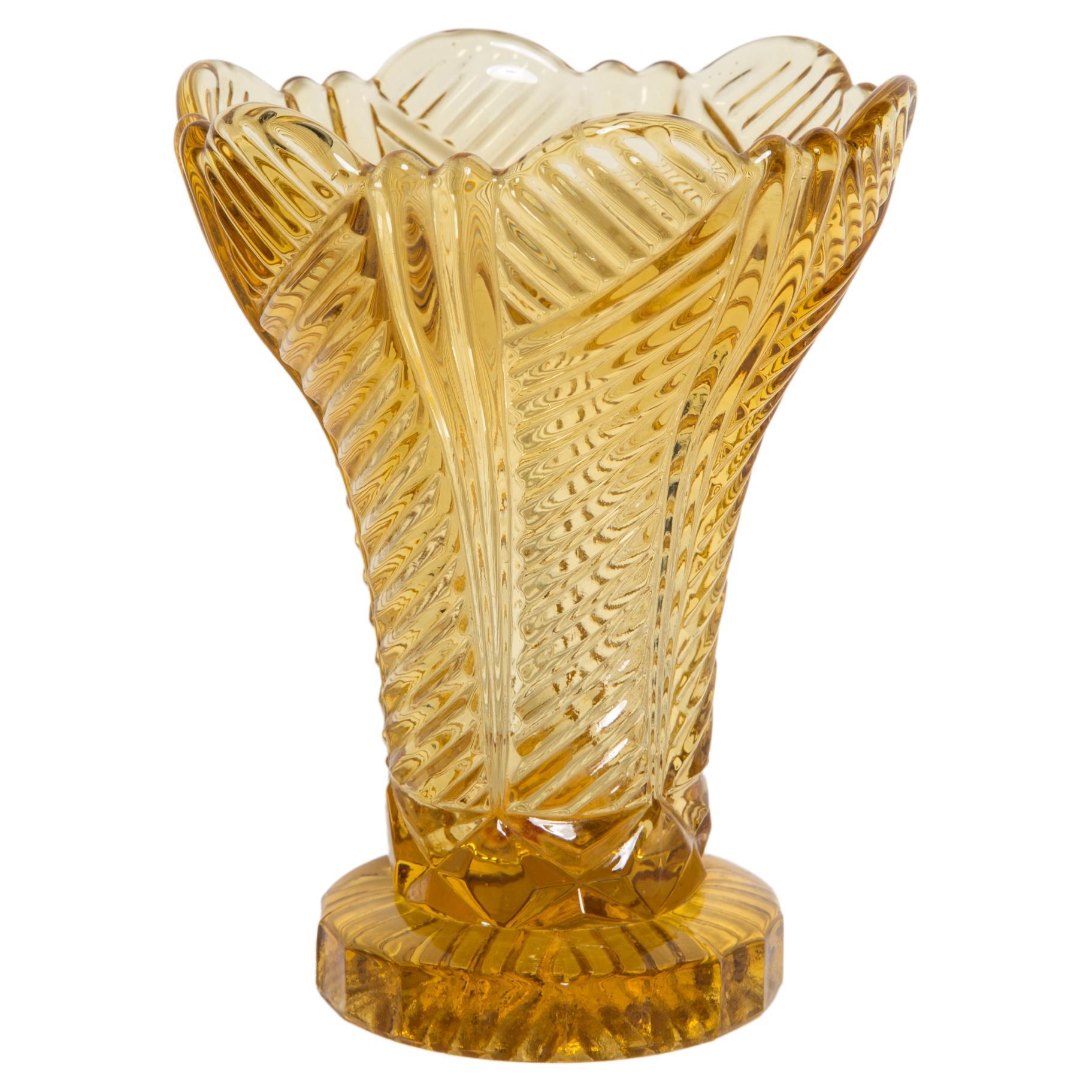 Mini vase vintage en cristal jaune, 20ème siècle, Europe, années 1960