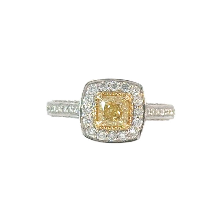 Anillo Halo Diamante Cojín Amarillo