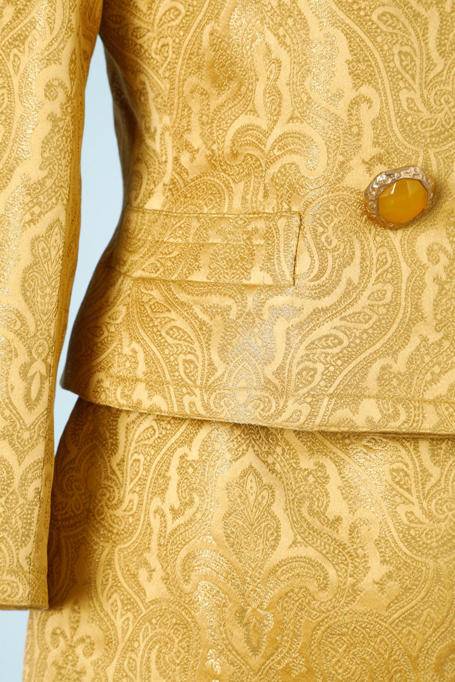 Jean-Louis Scherrer - Combinaison jupe-jupe jaune damasquée avec boutons à bijoux  Excellent état - En vente à Saint-Ouen-Sur-Seine, FR