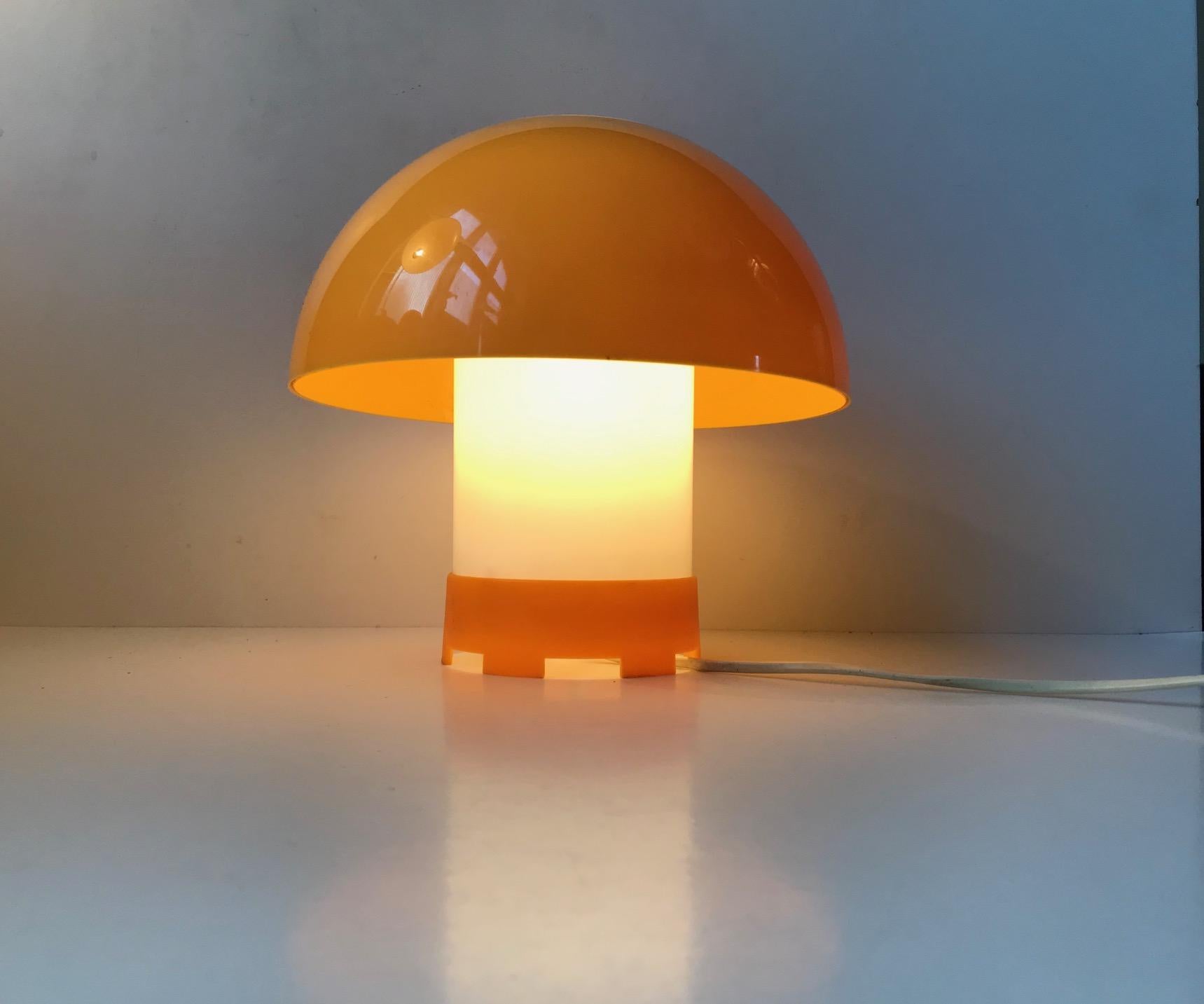 Lámpara de sobremesa o colgante danesa amarilla de Bent Karlby para ASK Belysninger, años 70 Acrílico en venta