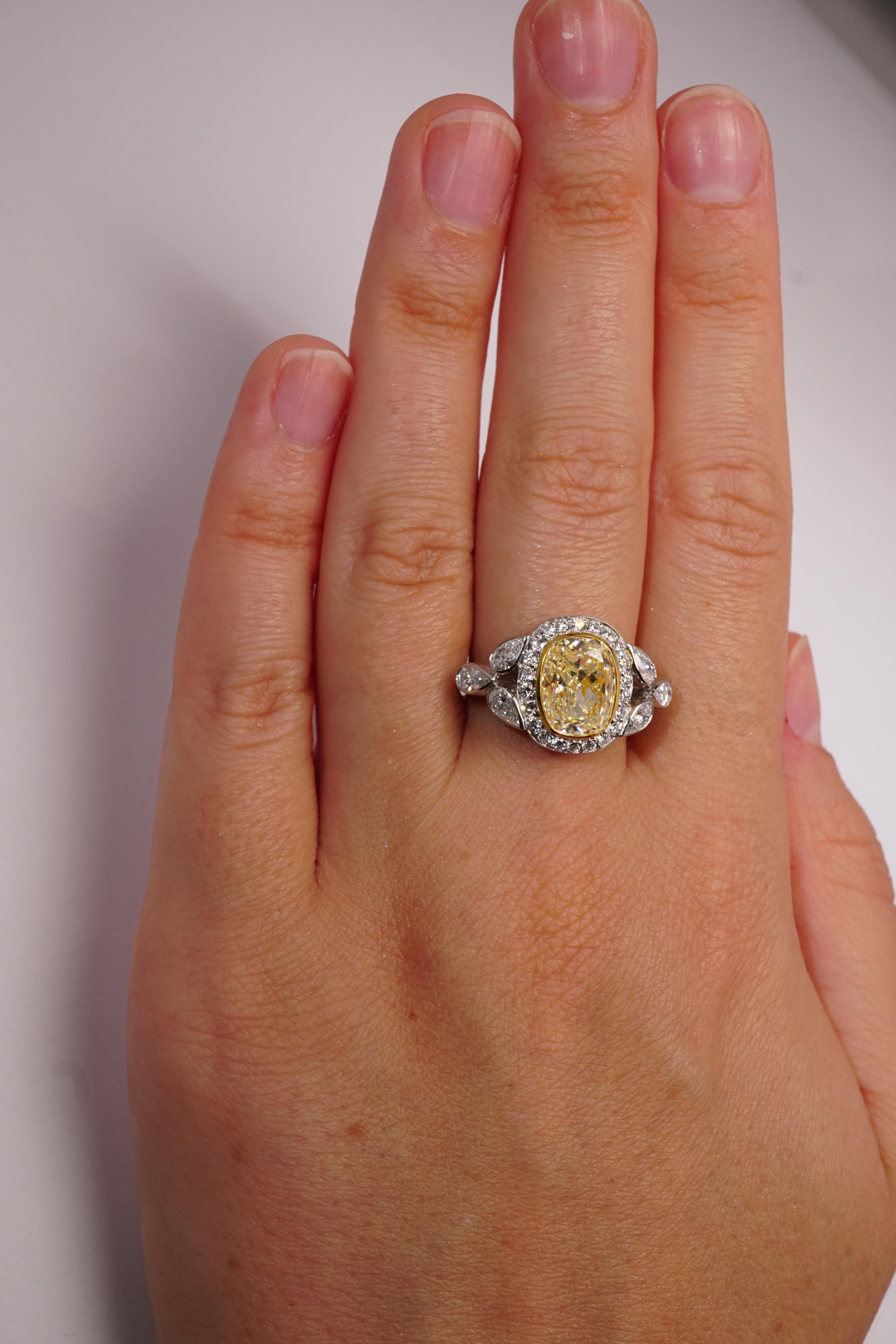 Women's Yellow Diamond 3.03 Ct Certified Diamond Ring in Platinum For Sale