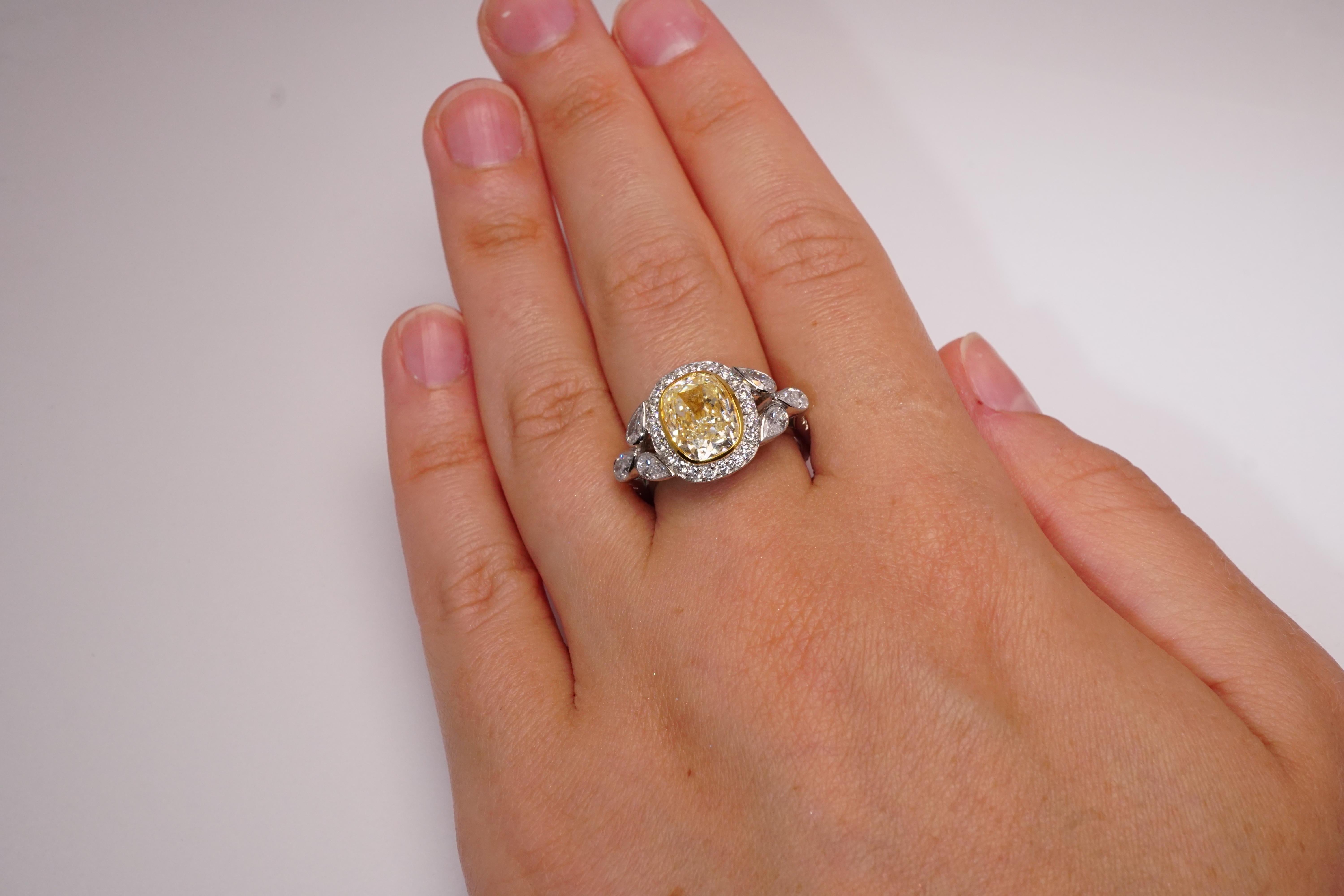 Yellow Diamond 3.03 Ct Certified Diamond Ring in Platinum For Sale 1