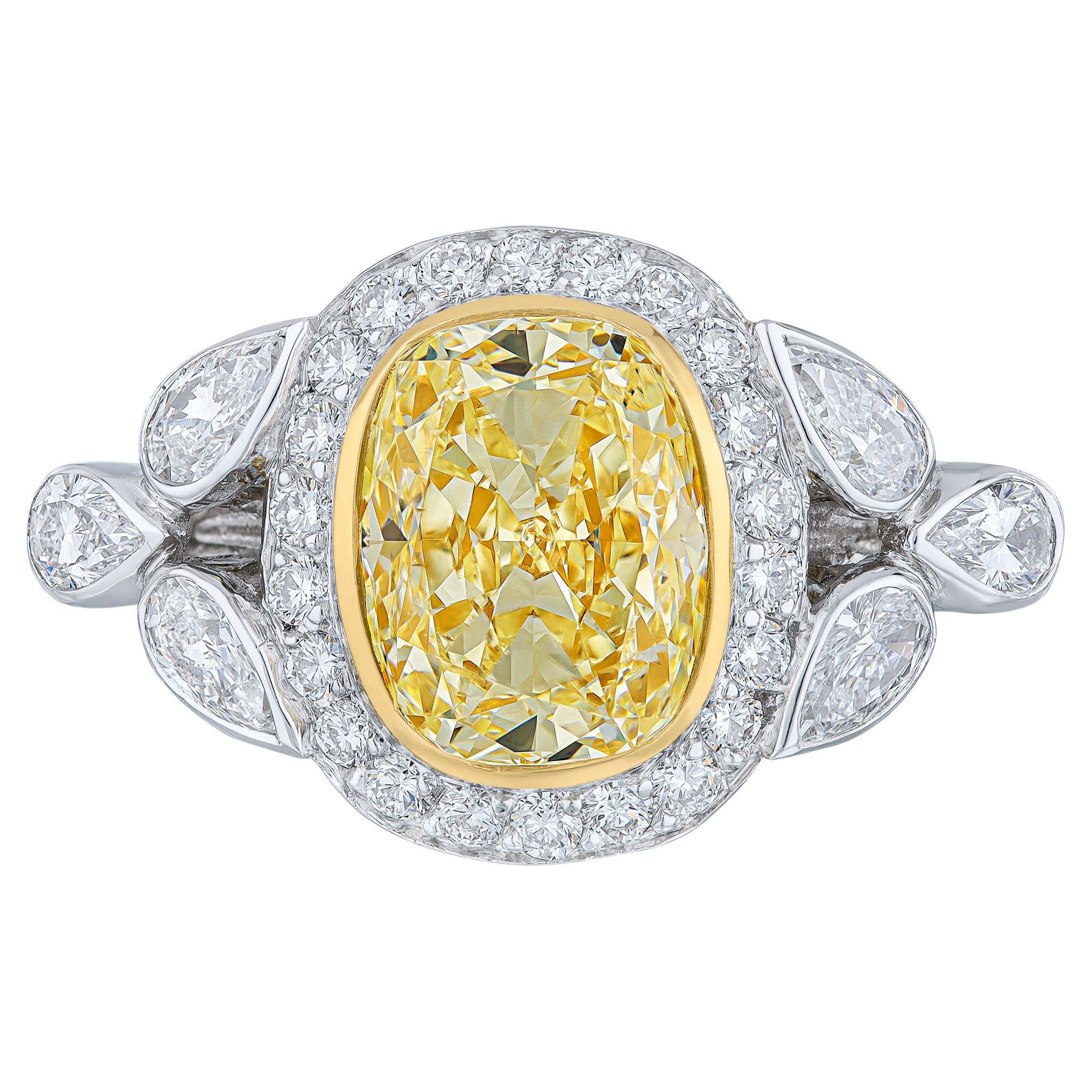 Yellow Diamond 3.03 Ct Certified Diamond Ring in Platinum For Sale